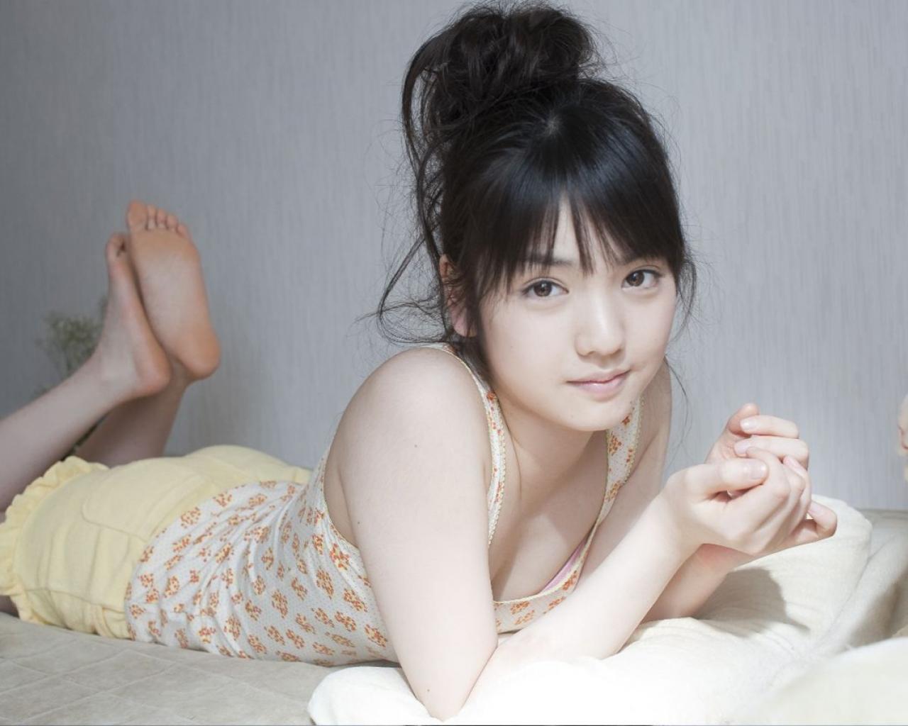 Women Feet Japanese Asians Sayumi Michishige Bangs HD Wallpaper Of