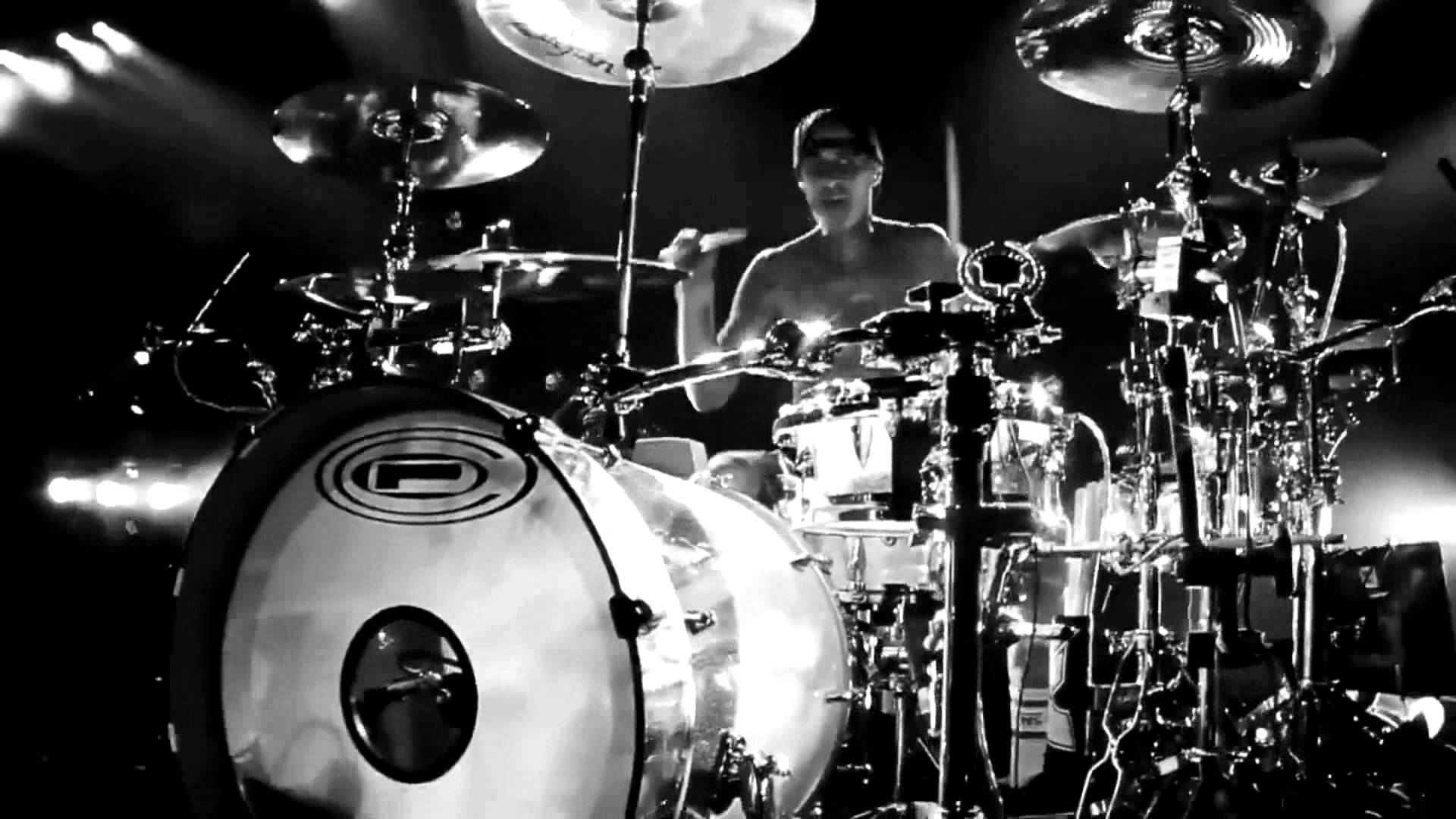 Displaying Image For Travis Barker Drumming