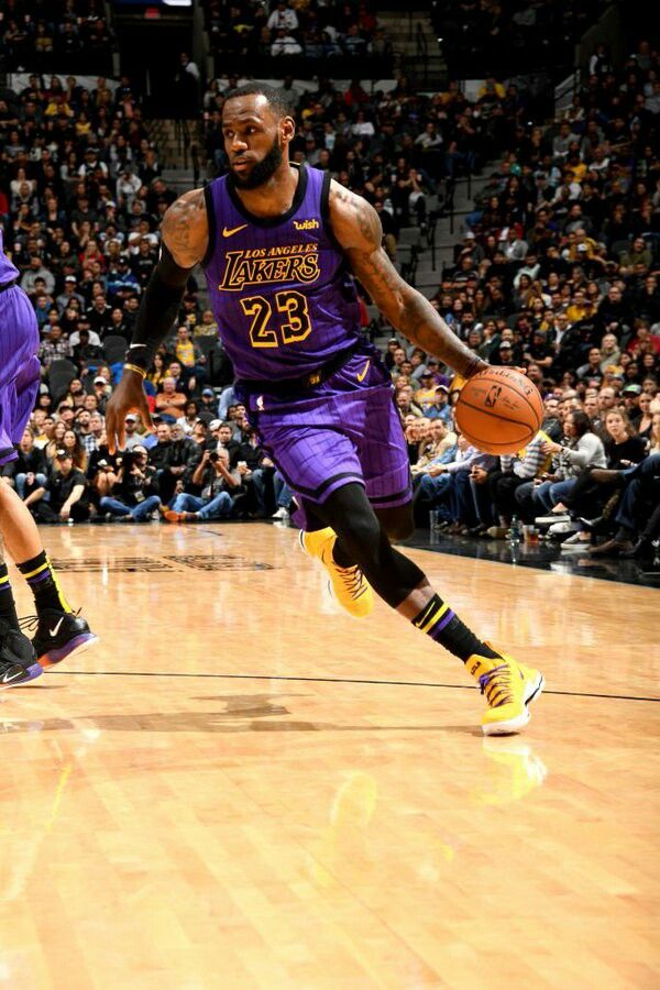 Lebron James Showtime Lakers