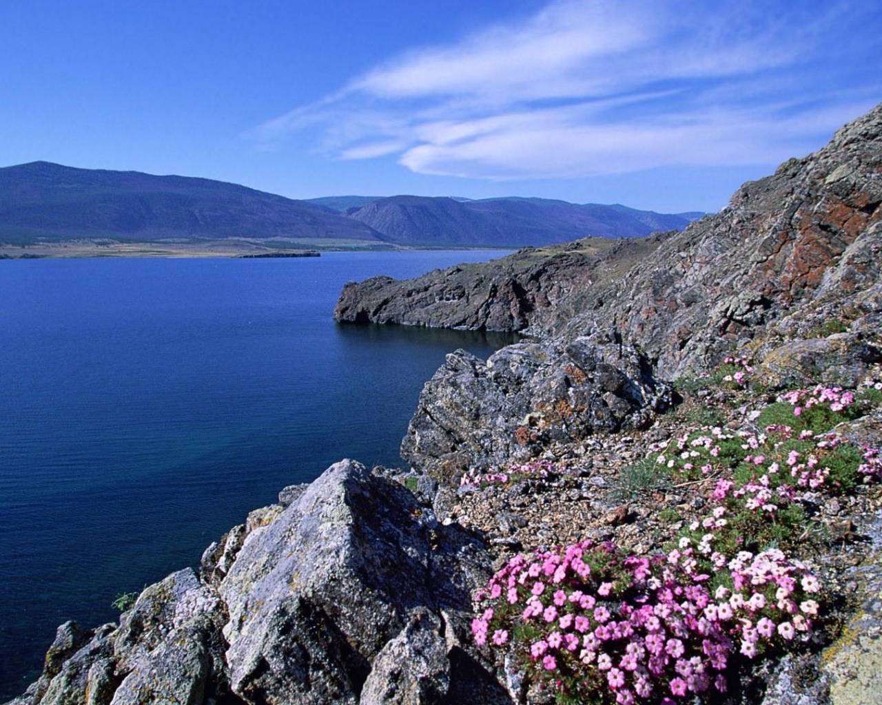 Rocky Shoreline On Barakchin Isl In Lake Baikal HD Wallpaper
