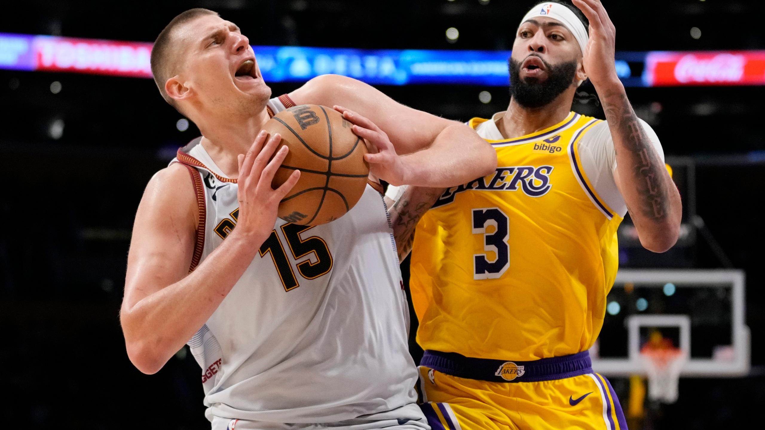 Jokic Leads Denver Nuggets Past Lebron S Lakers Into