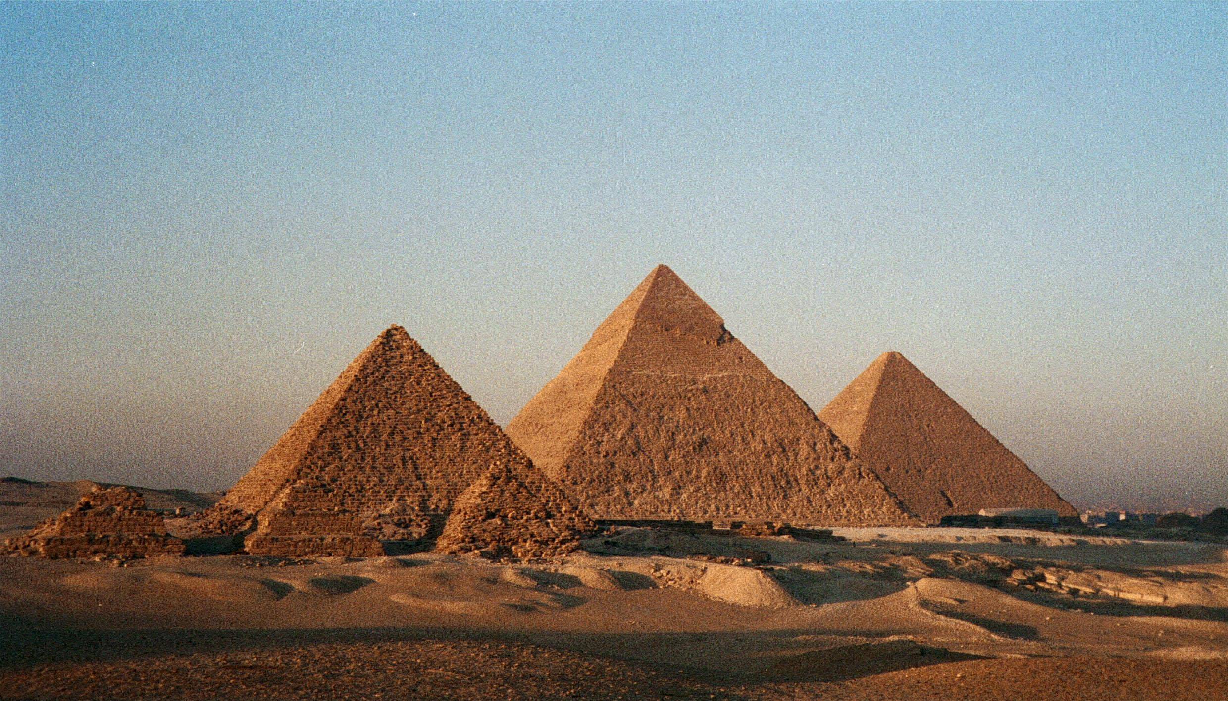 Pyramids Of Giza In Egypt Holidays Wallpaper