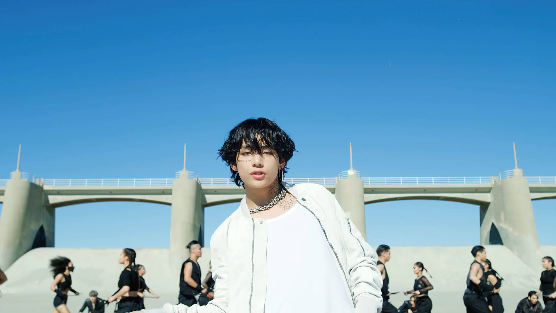 Bts Tae Hyung Dancing On V5h6ygkfs6156fdq Wallpaper