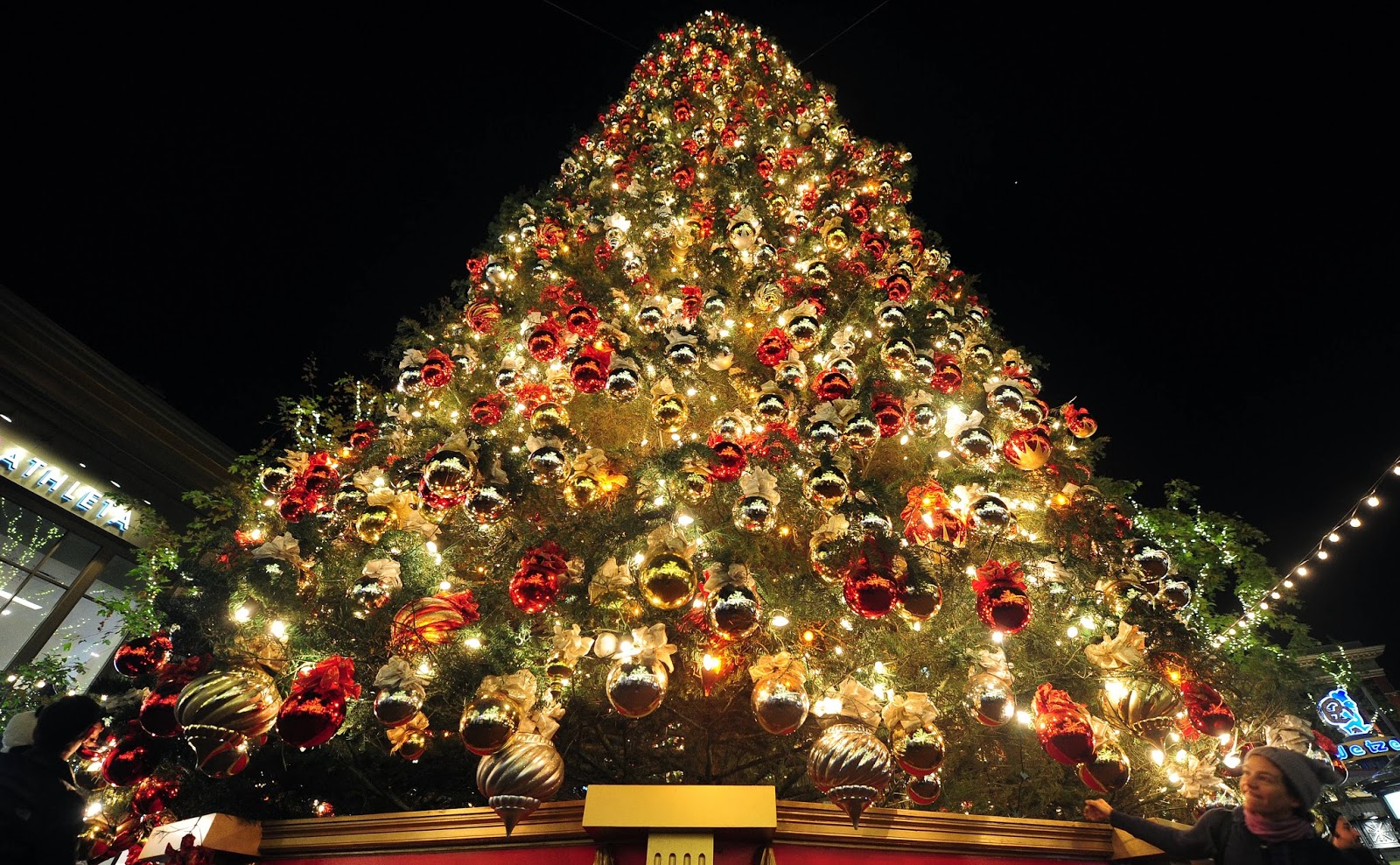 Beautiful Festival Christmas Tree Wallpaper HD Desktop