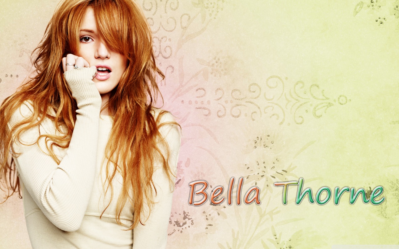 Bella Thorne HD Desktop Wallpaper