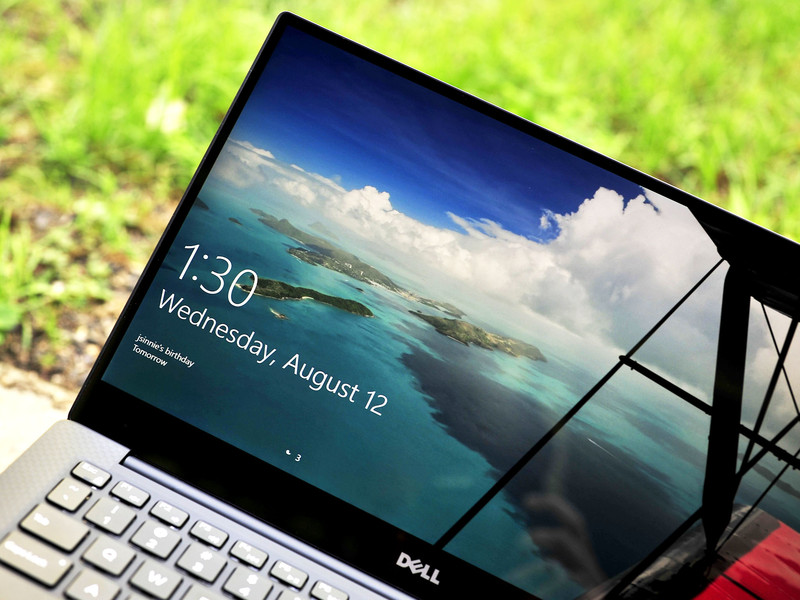 How to enable Windows spotlight in Windows 10 to keep your lock screen