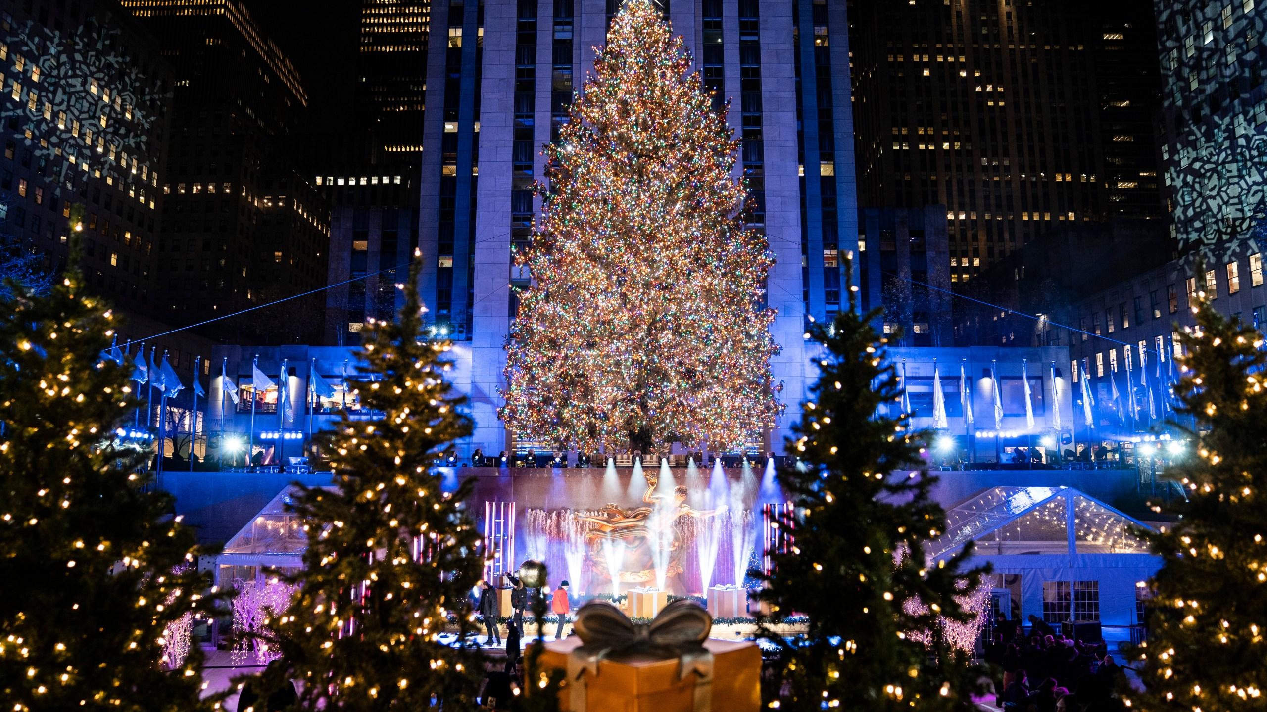 Rockin Around The Christmas Tree Rockefeller Lit Up
