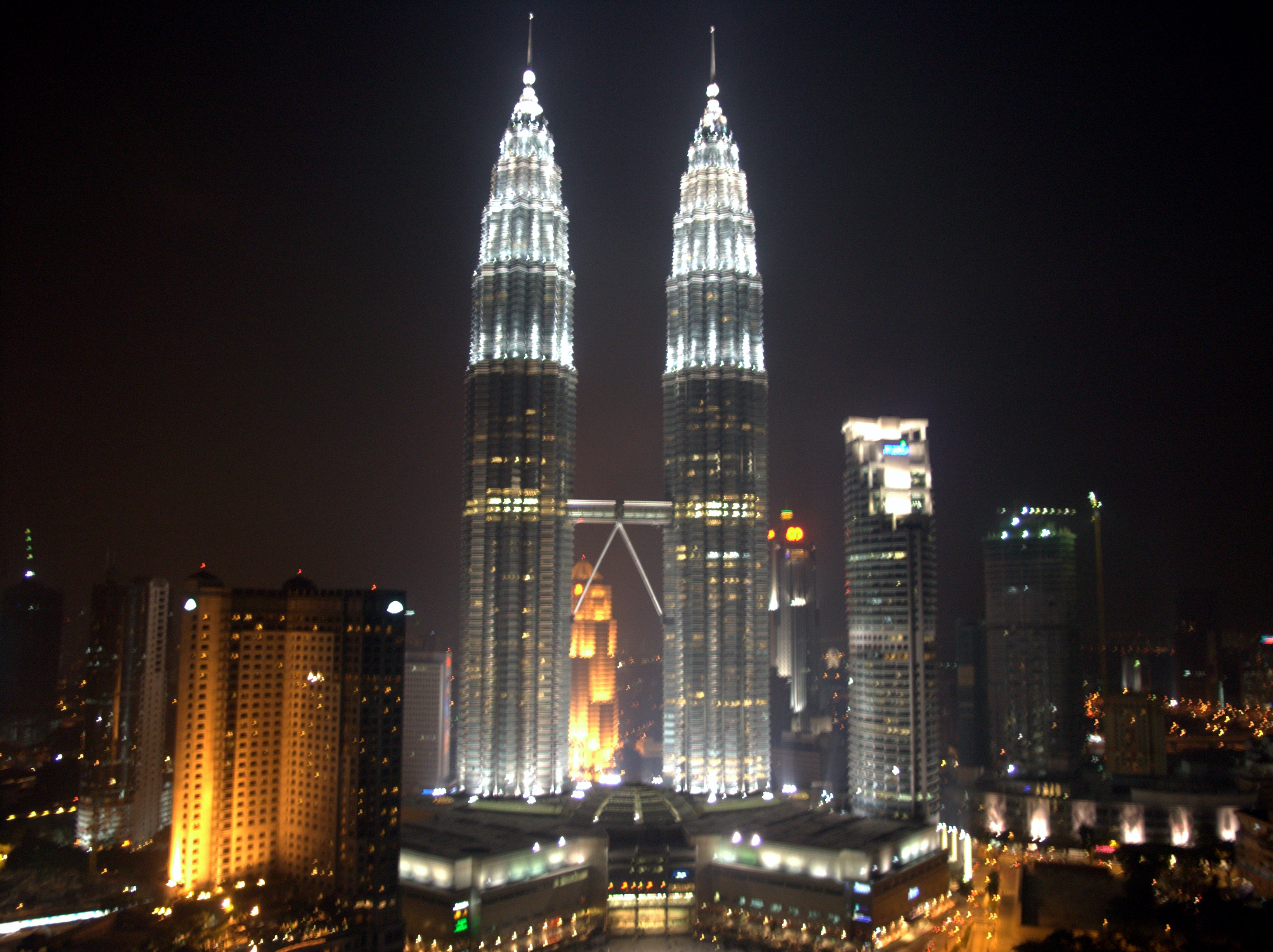 File Name Petronas Tower On Night HD Photo Wallpaper