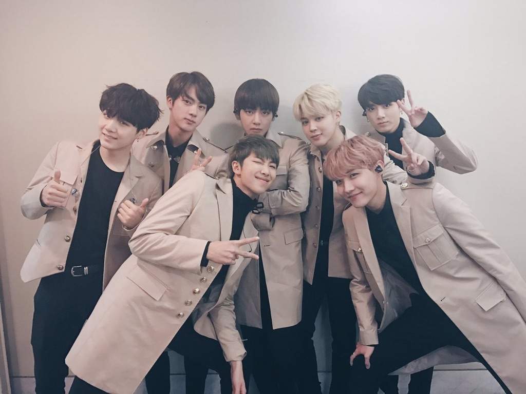 Aesthetic Bts Group Photo Desktop Wallpaper