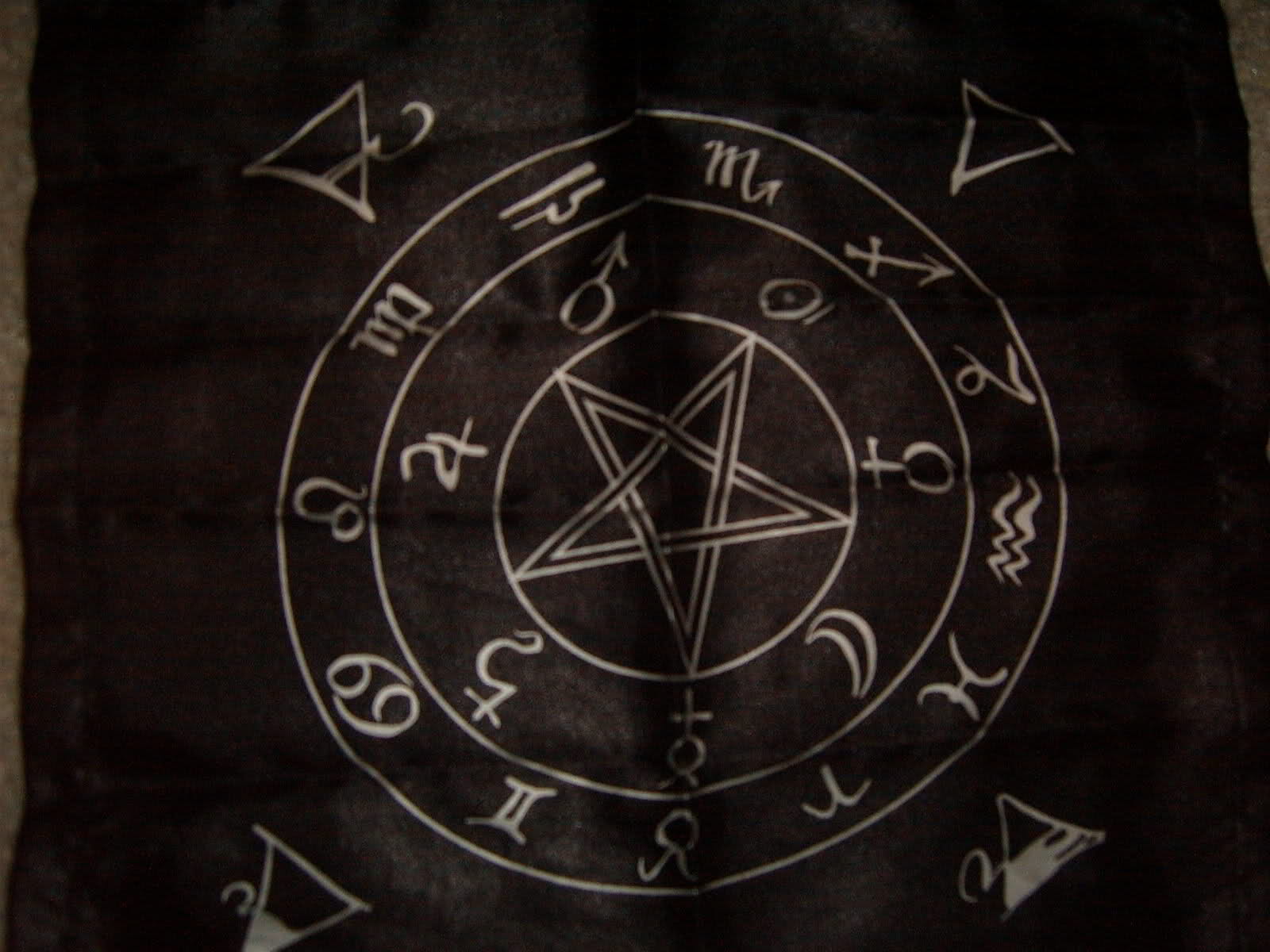 Satanic Pentagram Wallpapers 1600x1200