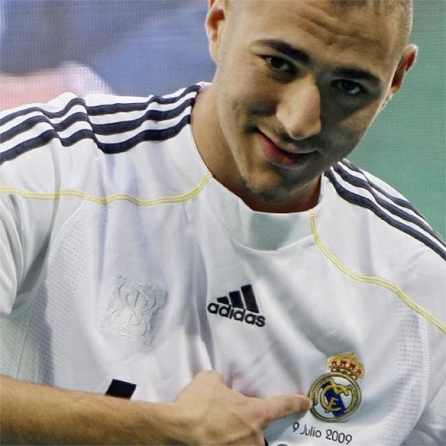 Karim Benzema Real Madrid Contract In Wallpaper