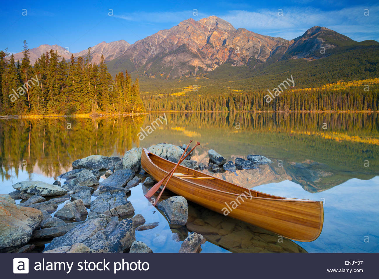 Canoe Pyramid Lake With Mountain In The Background
