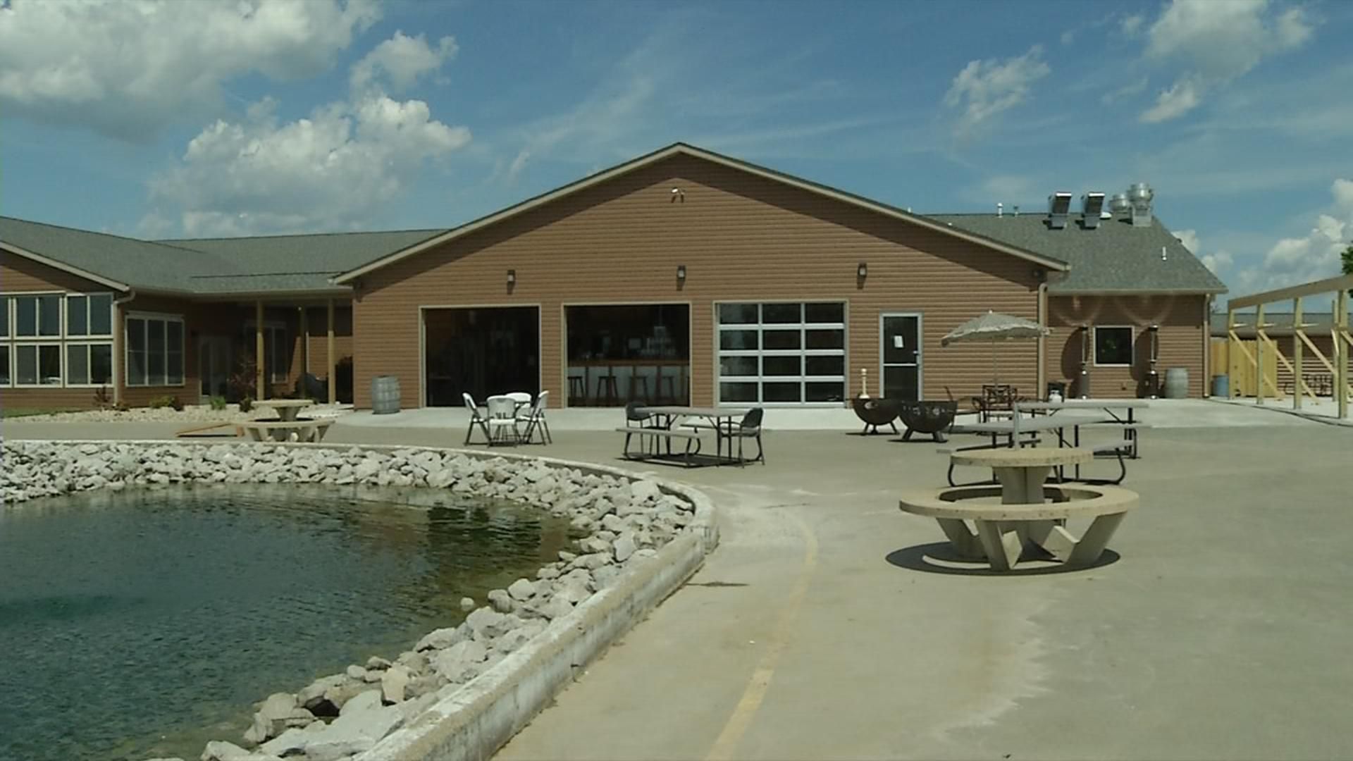 Located In Southern Illinois Bretz Wildlife Lodge Winery Is