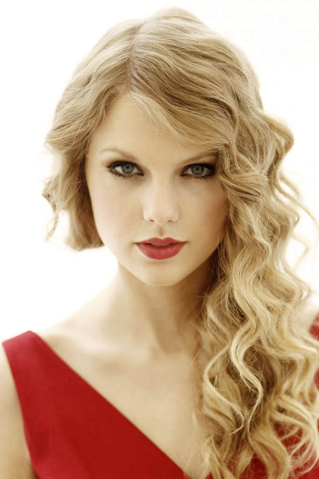 Taylor Swift In Red iPhone 4s Wallpaper