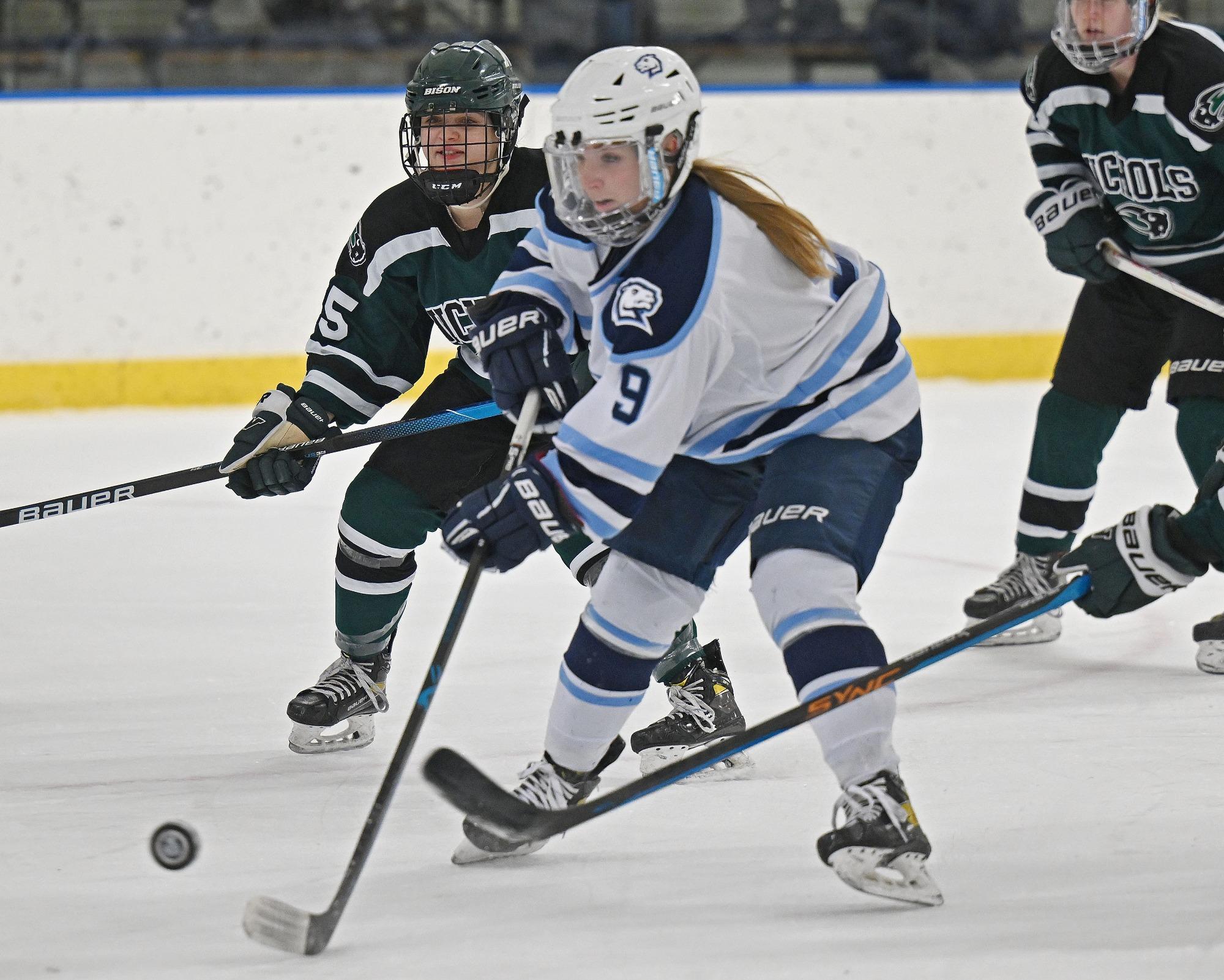 Women S Ice Hockey Edges Manhattanville Connecticut College