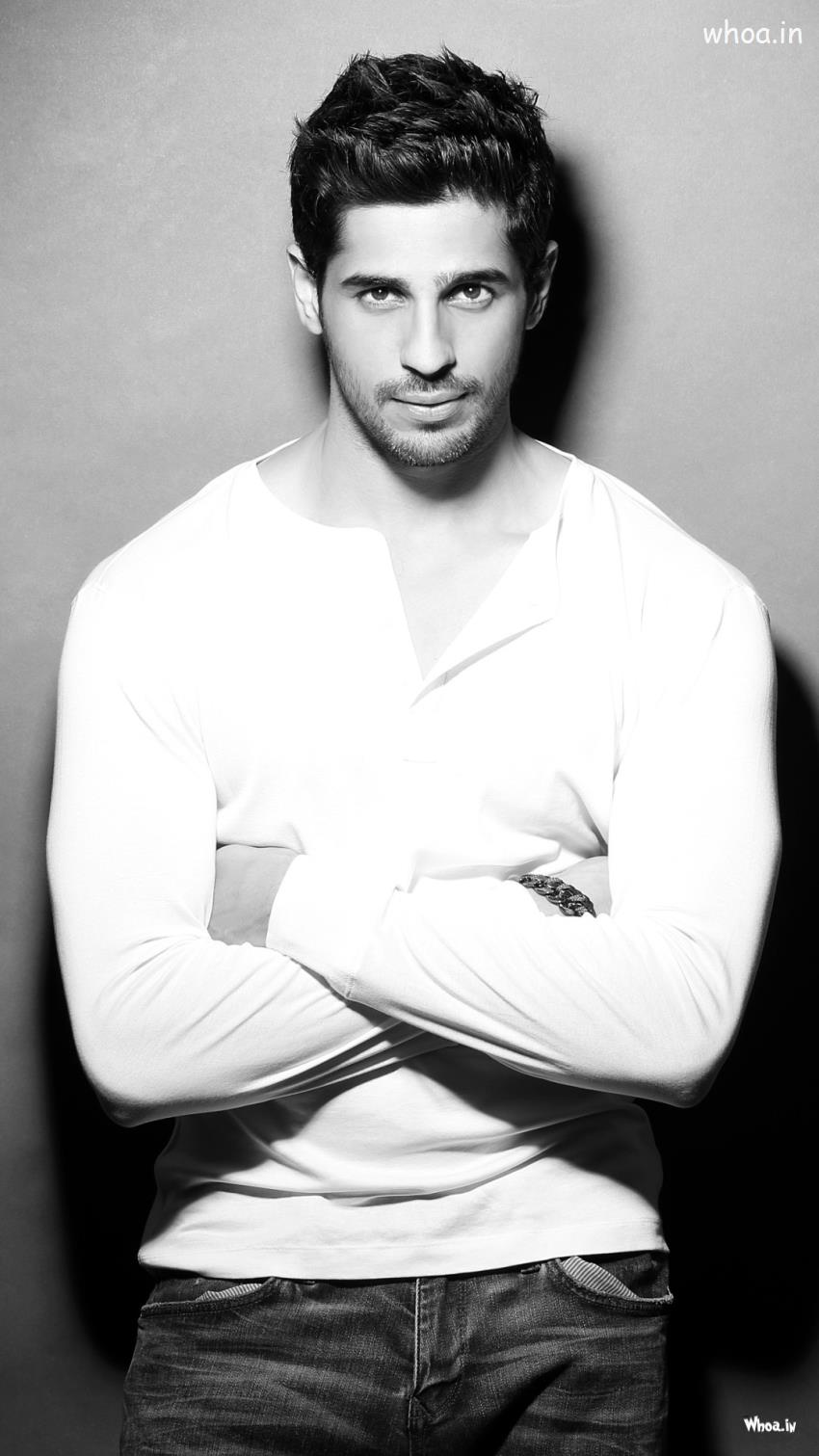 Siddharth Malhotra White T Shirt With Black And HD Wallpaper