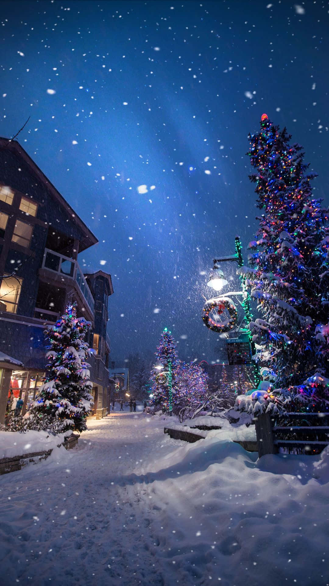Snow Falling Wallpaper