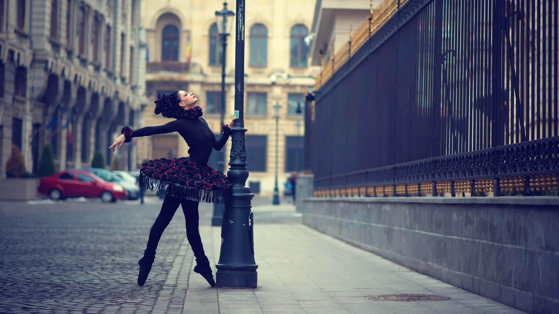 Ballerina Dancer City Pose Photography L1cb3a1c5ri3yw4l Wallpaper