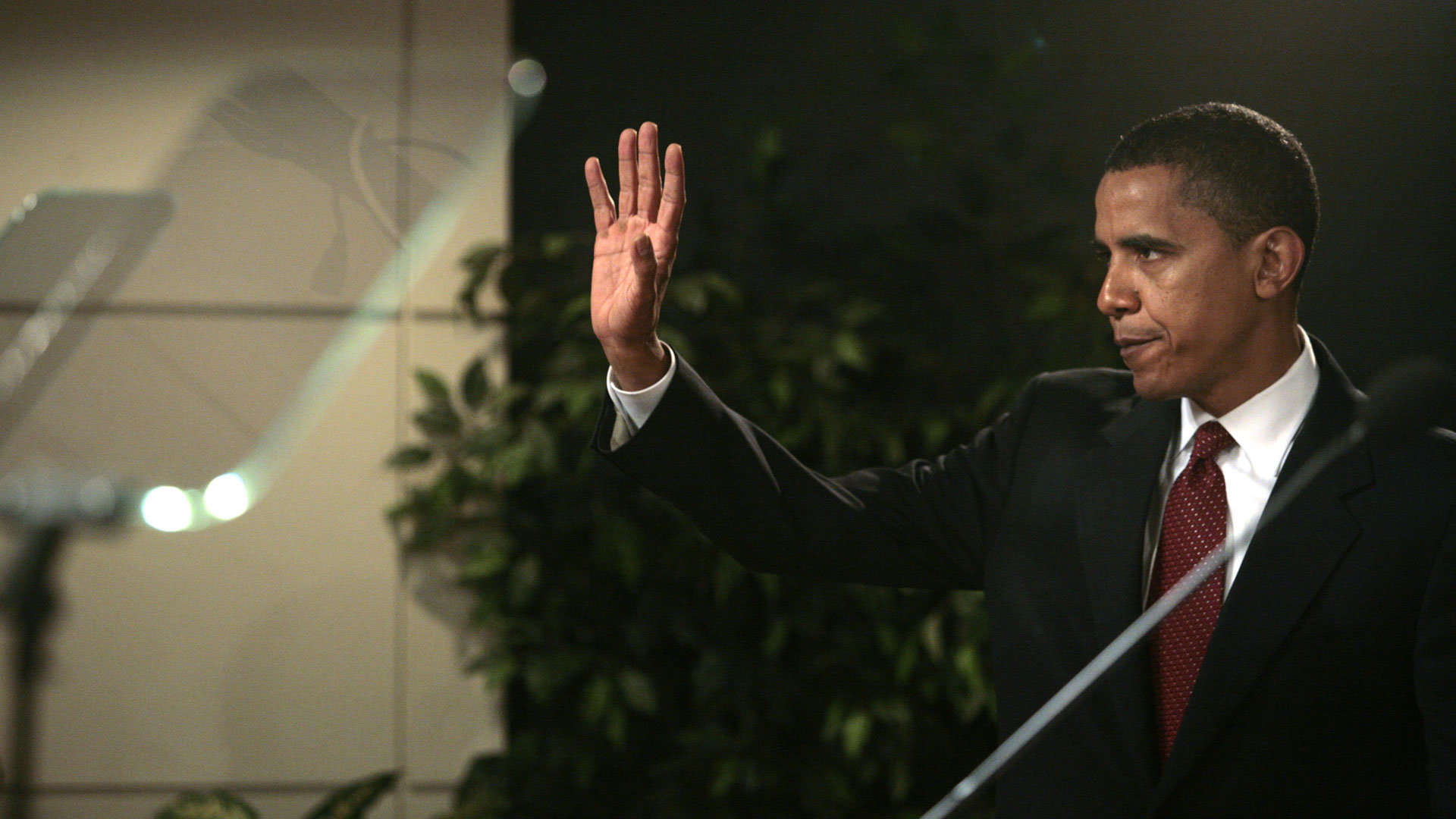 Barack Obama Giving A Speech 738671 Jpg