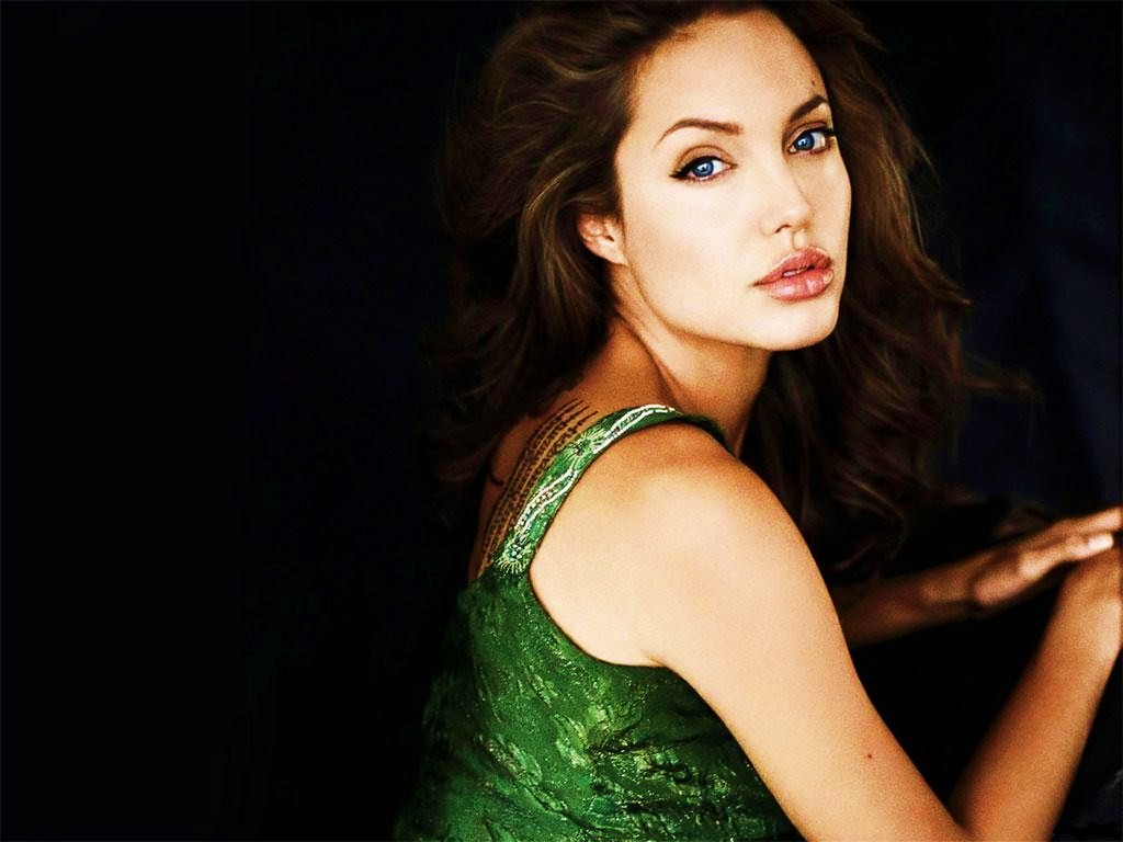 Angelina Jolie HD Wallpaper