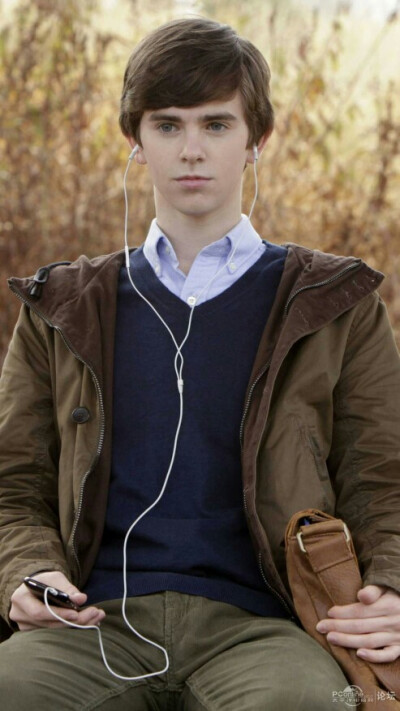 Freddie Highmore Wallpaper