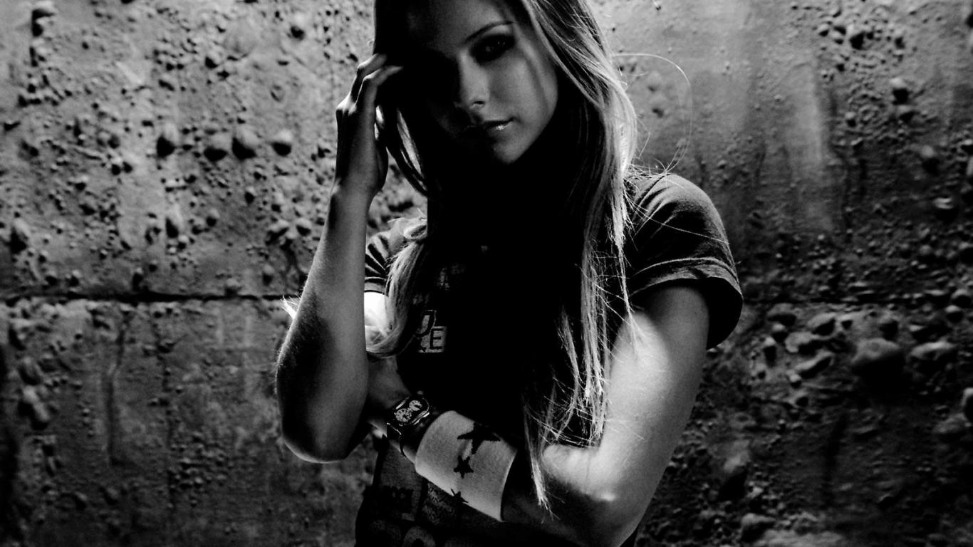 Avril Lavigne Black And White HD Wallpaper X