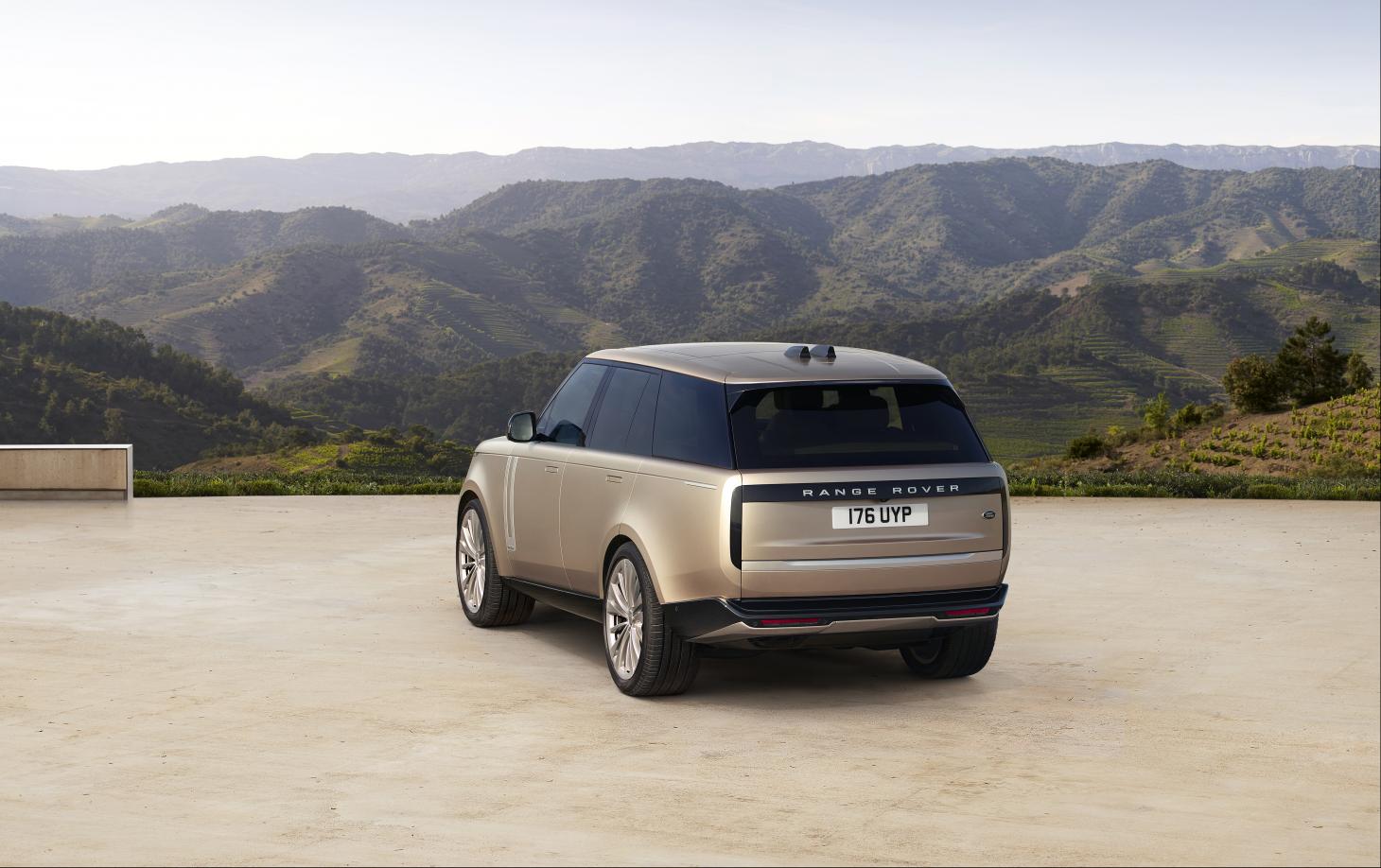 Range Rover Is An Architectural Powerhouse Wallpaper