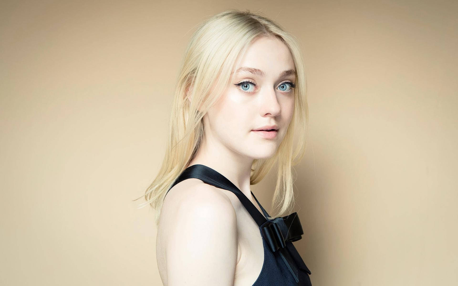 Dakota Fanning S Captivating Side Profile Wallpaper