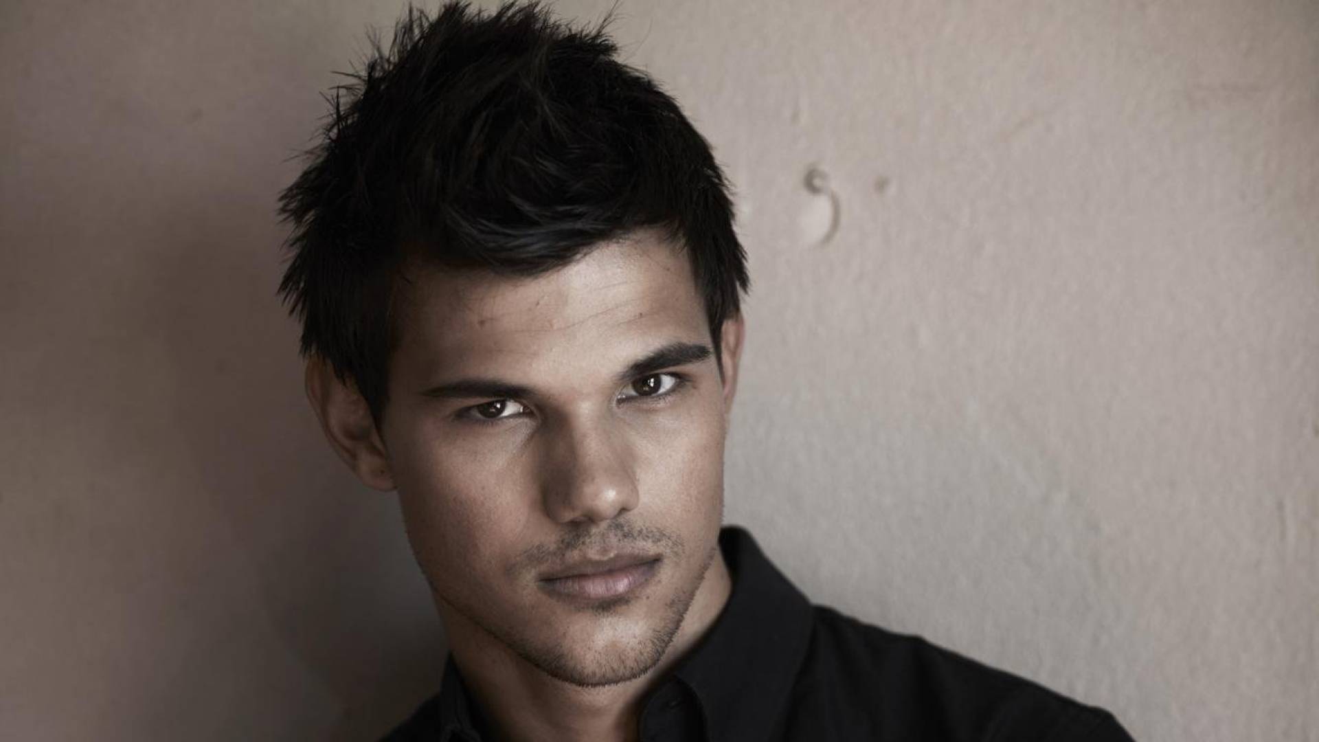 Taylor Lautner Background Wallpaper High Definition Quality