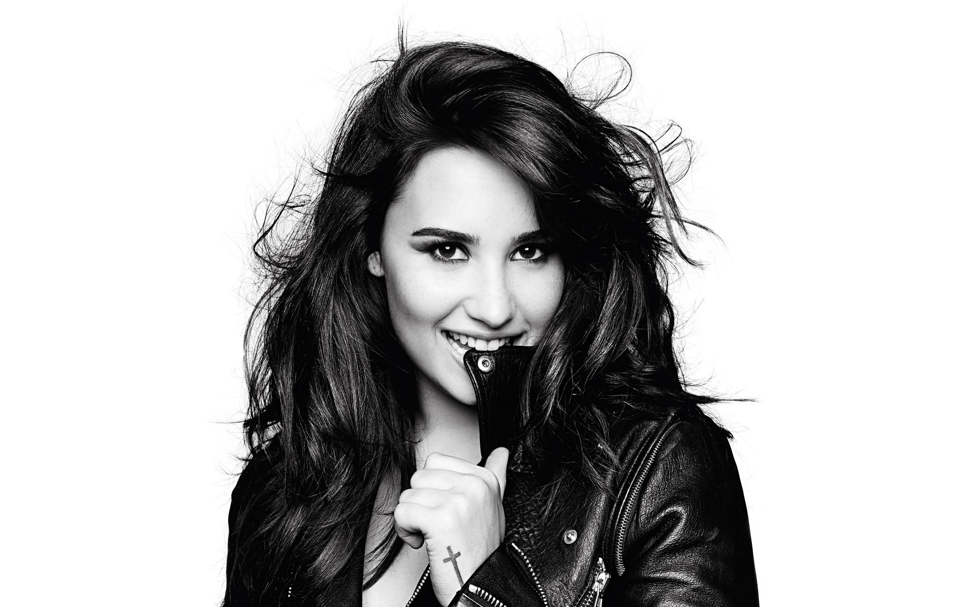 18 Demi Lovato Beauty American Actress Photos HD Wallpaper   Yoanucom