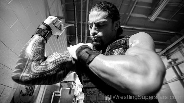 Wwe Roman Reigns Showing Muscles
