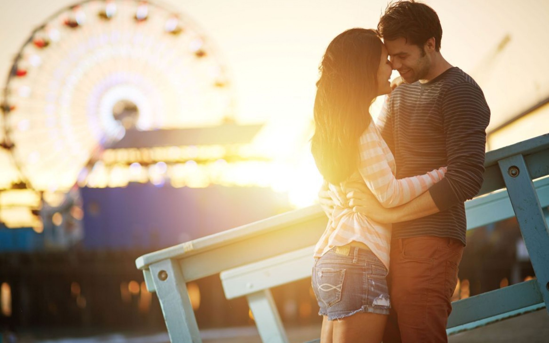 Cute Couple Hugging Wallpaper