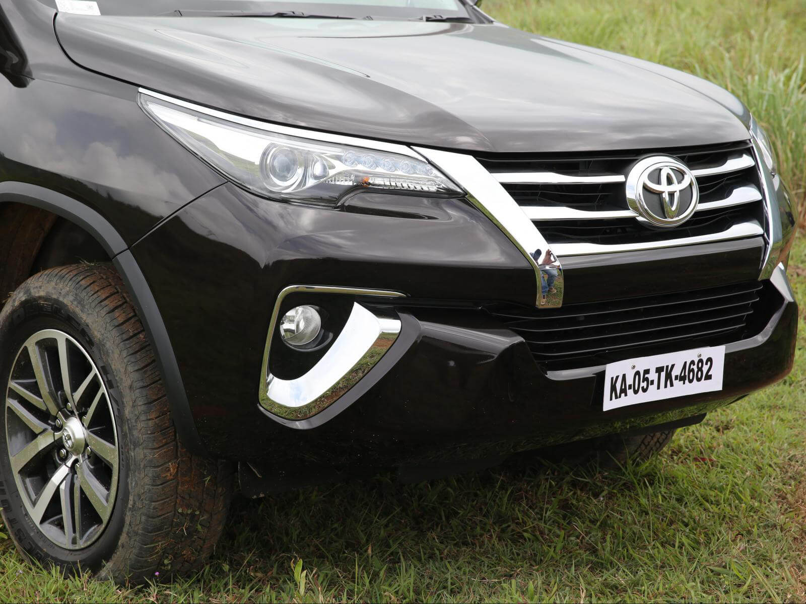 Toyota Fortuner Wallpaper For Iphone