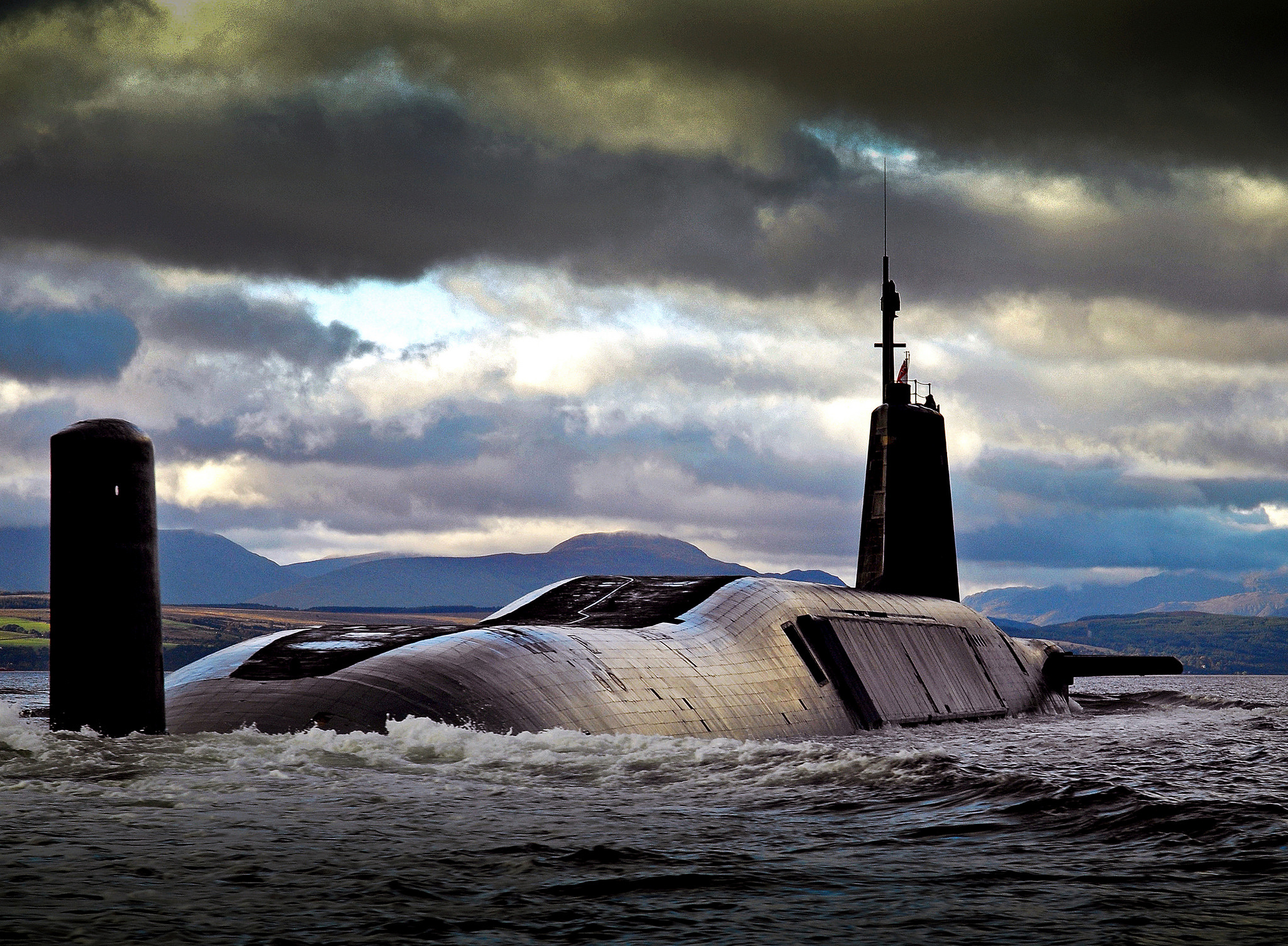 Hms vengeance nuclear submarine boat type vanguard wallpapers 2048x1505