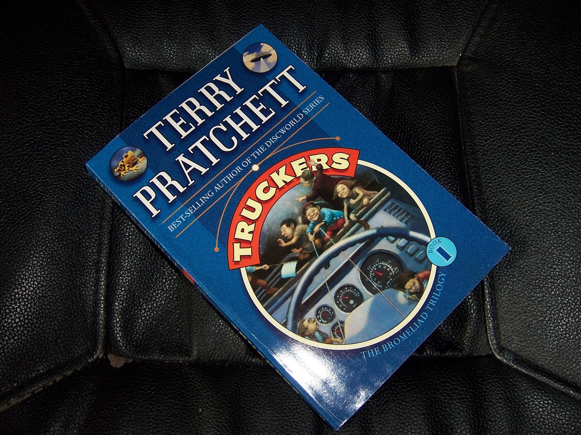 Terry Pratchett Bromeliad HD And Background