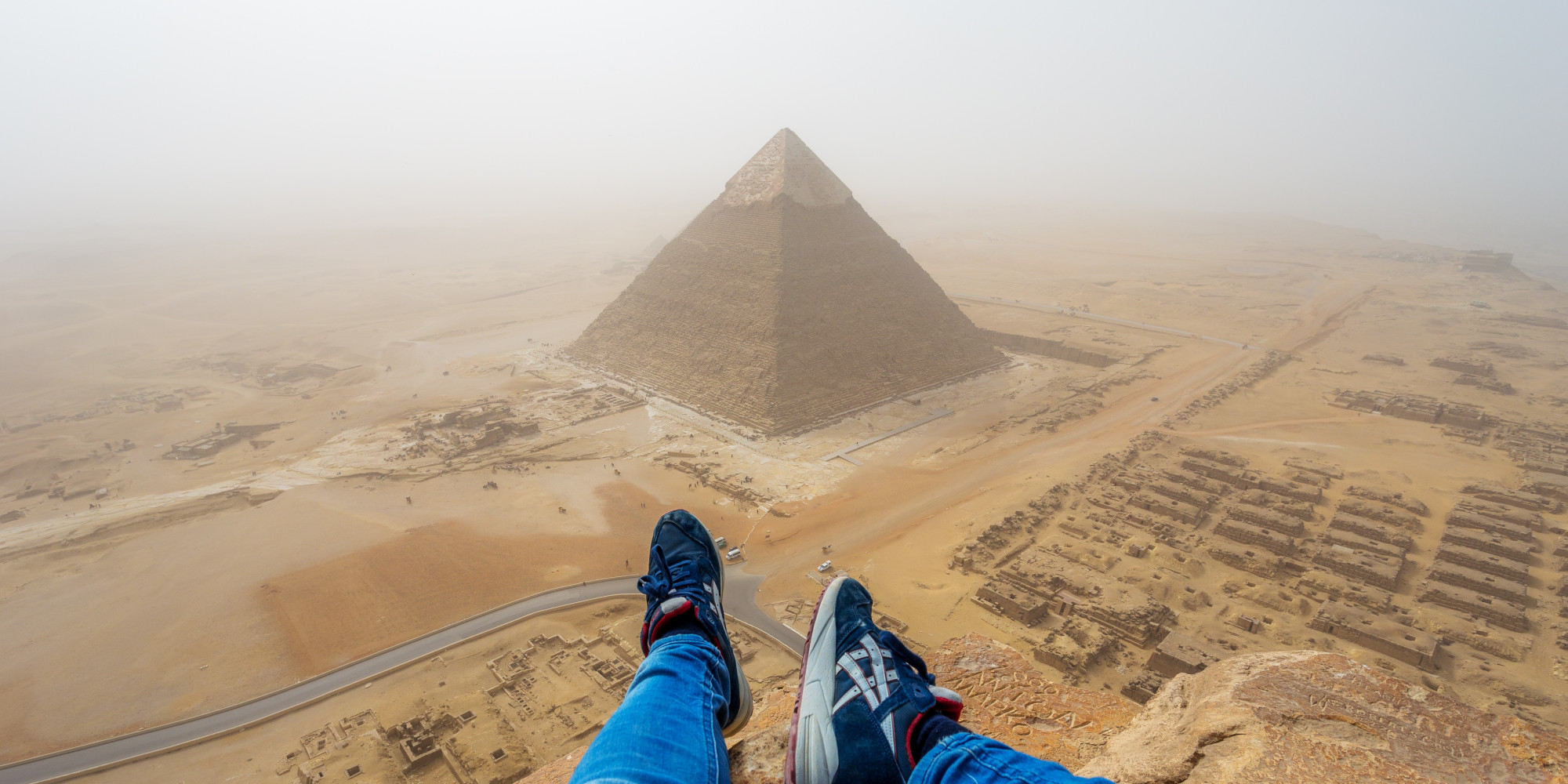 Sitting On Giza Pyramide Wallpaper Id