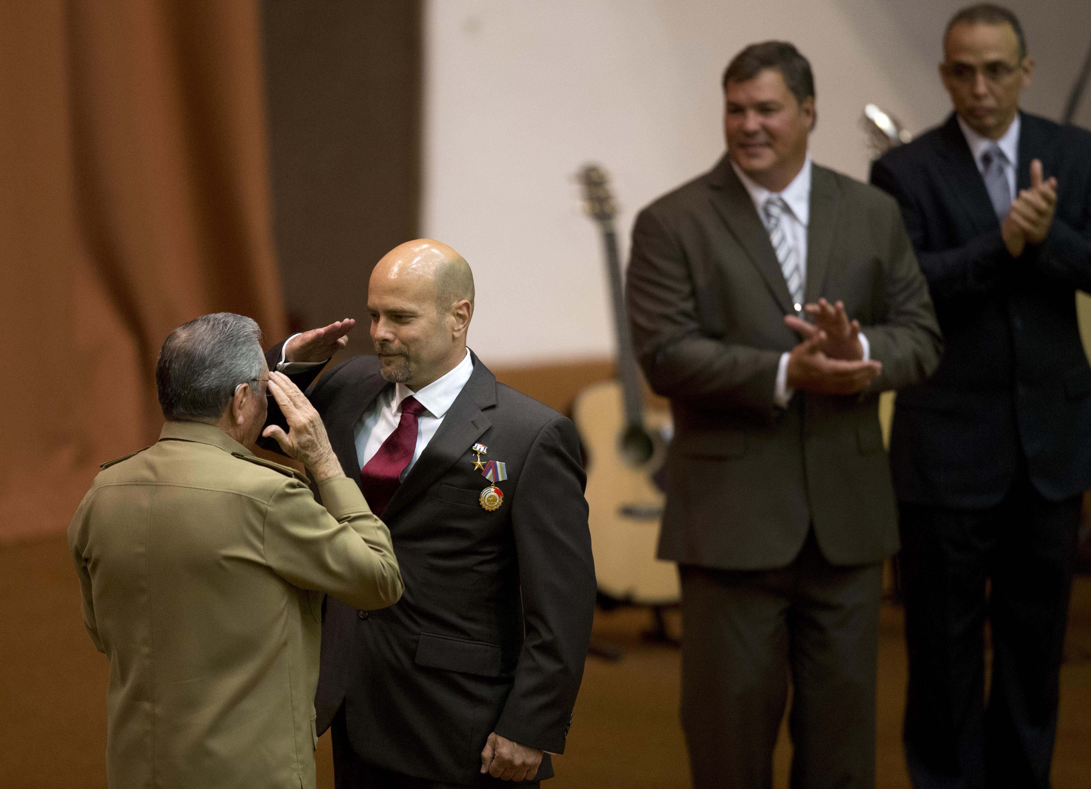 Cuba President Raul Castro Honors Spies Convicted In U S As