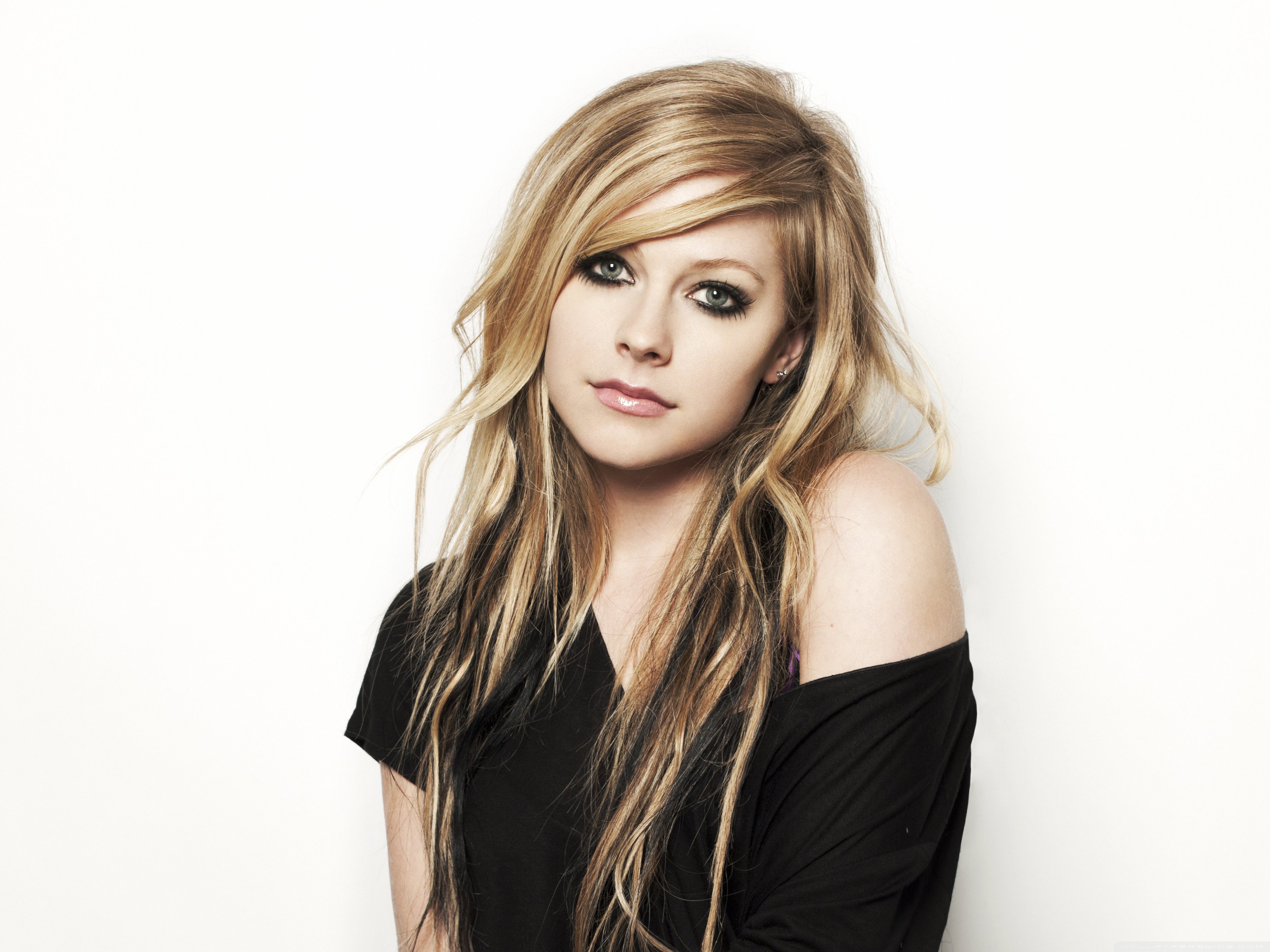 Avril Lavigne Goodbye Lullaby Ultra HD Desktop Background 3200x2400