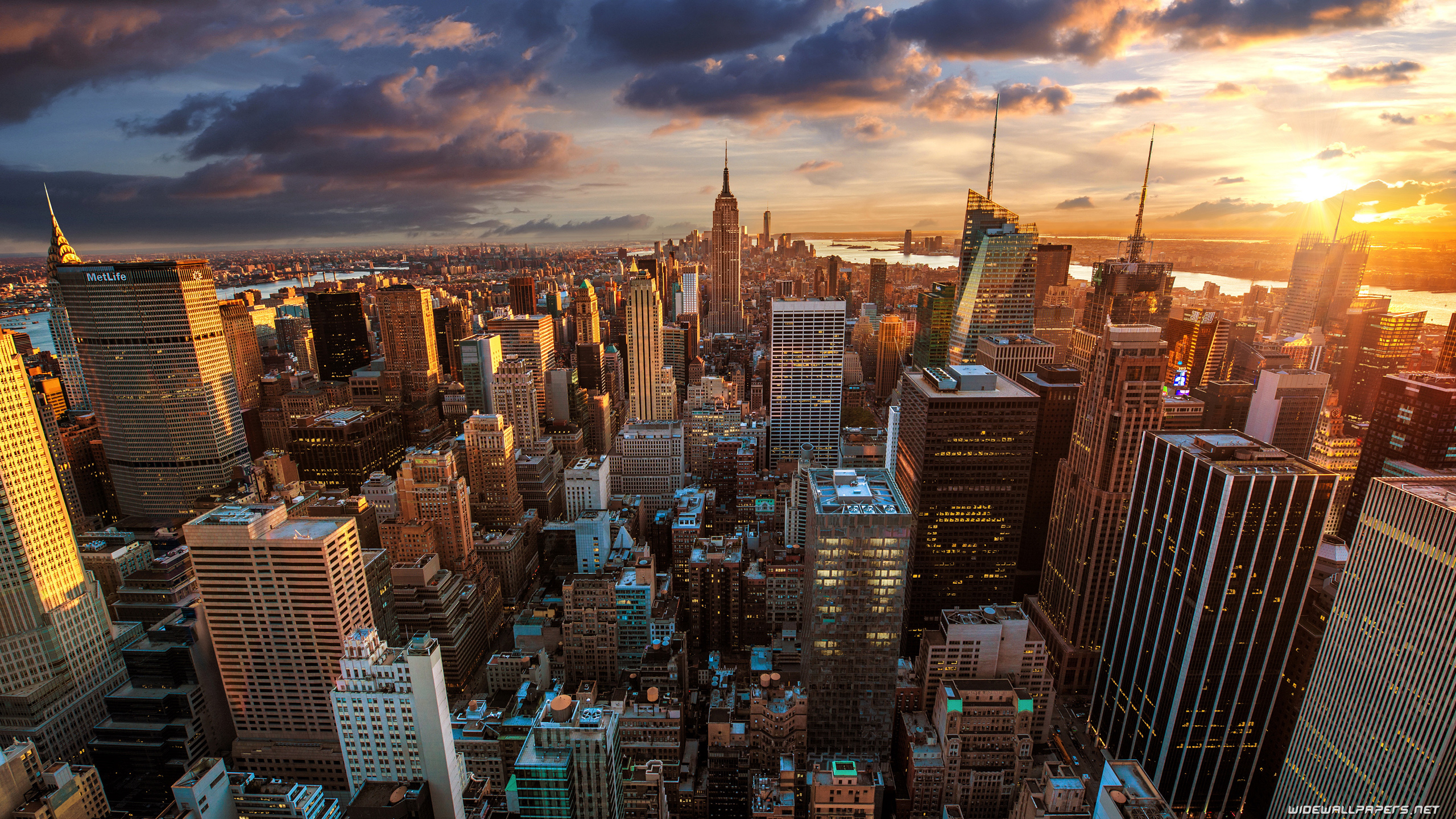 Hình nền New York độ phân giải 4K Ultra HD: Thưởng thức một bức tranh sống động về thành phố lớn nhất nước Mỹ với hình nền New York độ phân giải 4K Ultra HD. Bạn sẽ được chiêm ngưỡng những tòa nhà cao chọc trời, tuyến phố nhộn nhịp và cảm giác sống động nhất của thành phố này. Hãy tạo ra một không gian làm việc độc đáo với hình nền New York độ phân giải 4K Ultra HD này.