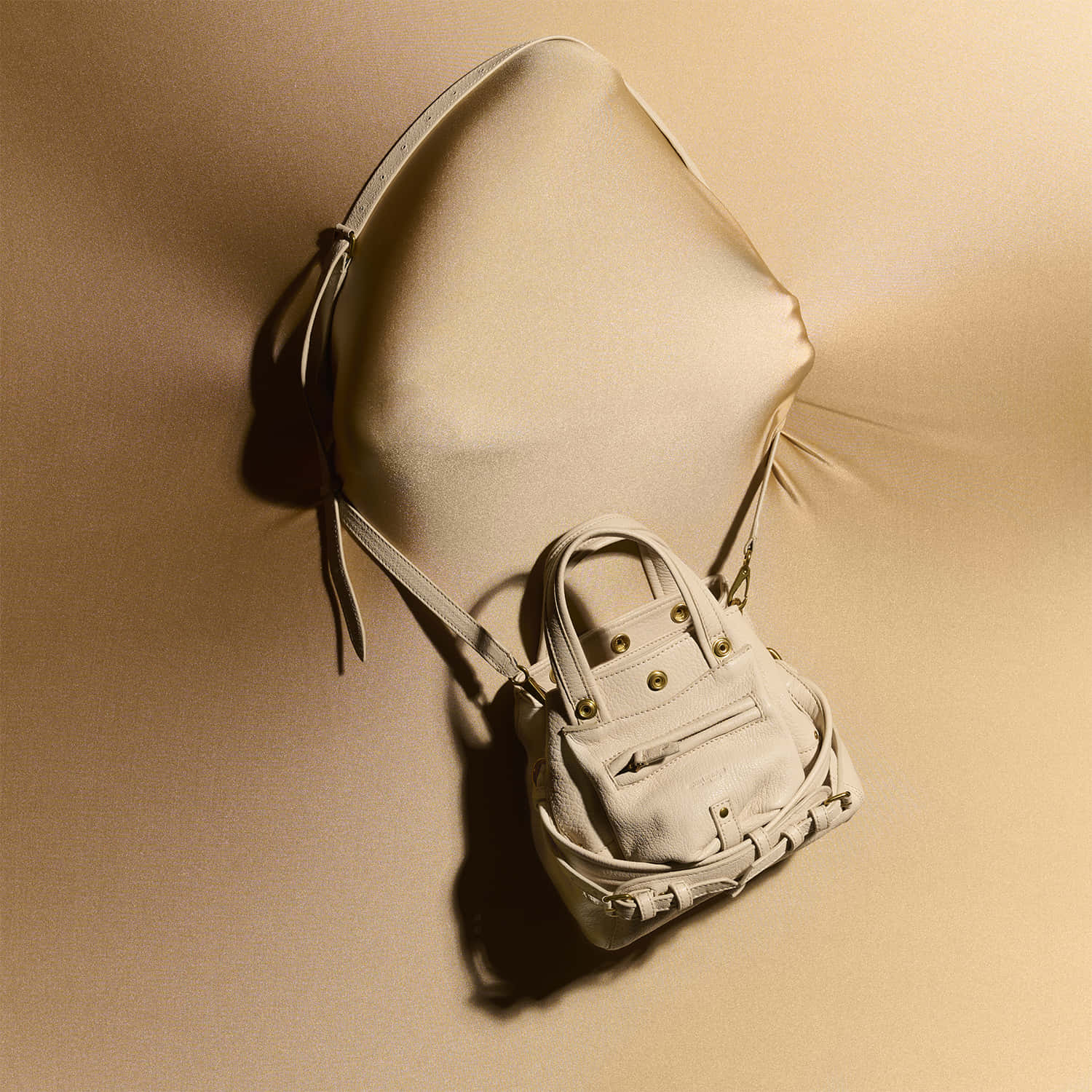 J R Me Dreyfuss Billy Bag In Satin Backdrop Wallpaper