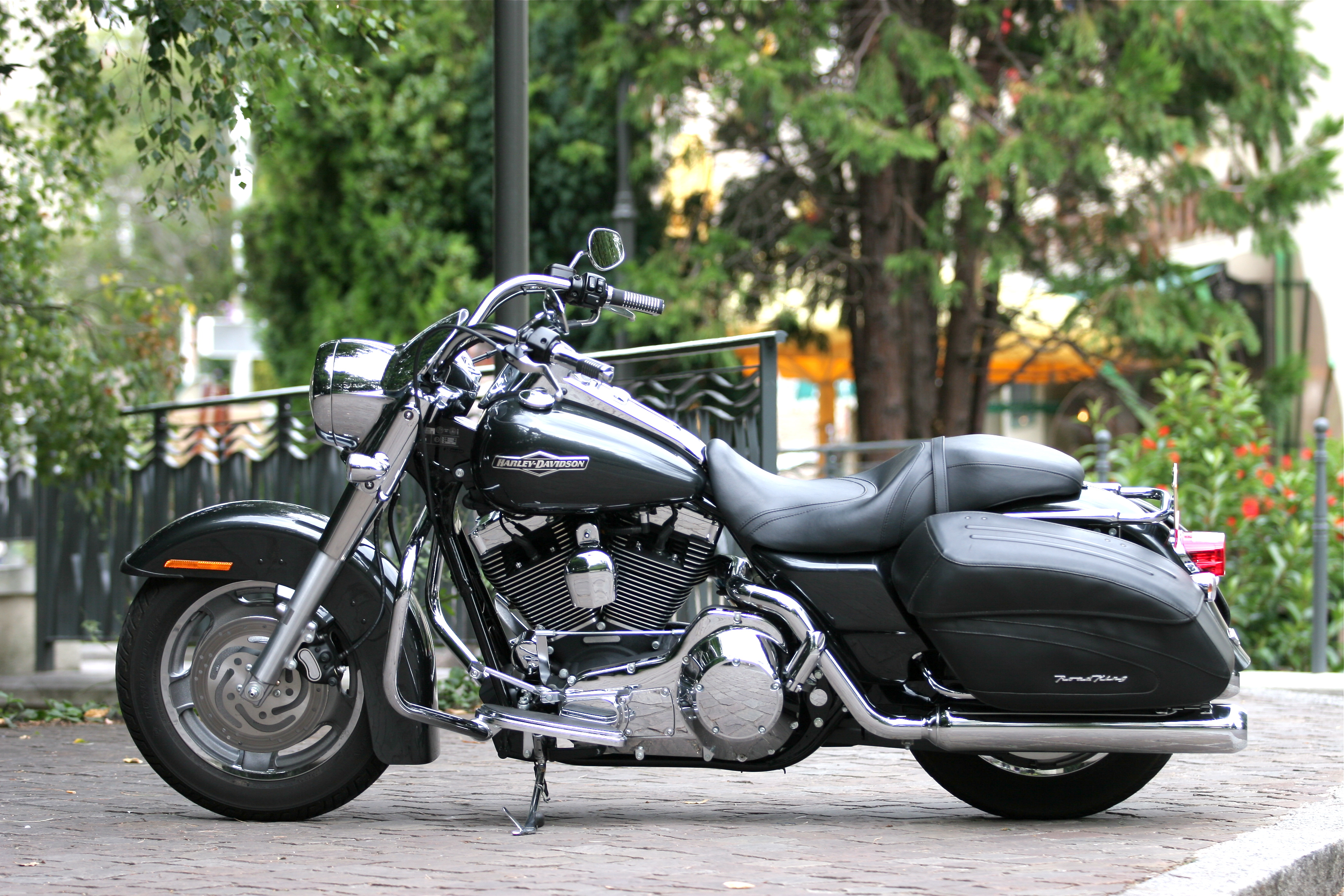 Harley Davidson Flhr Road King Pics Specs And Information