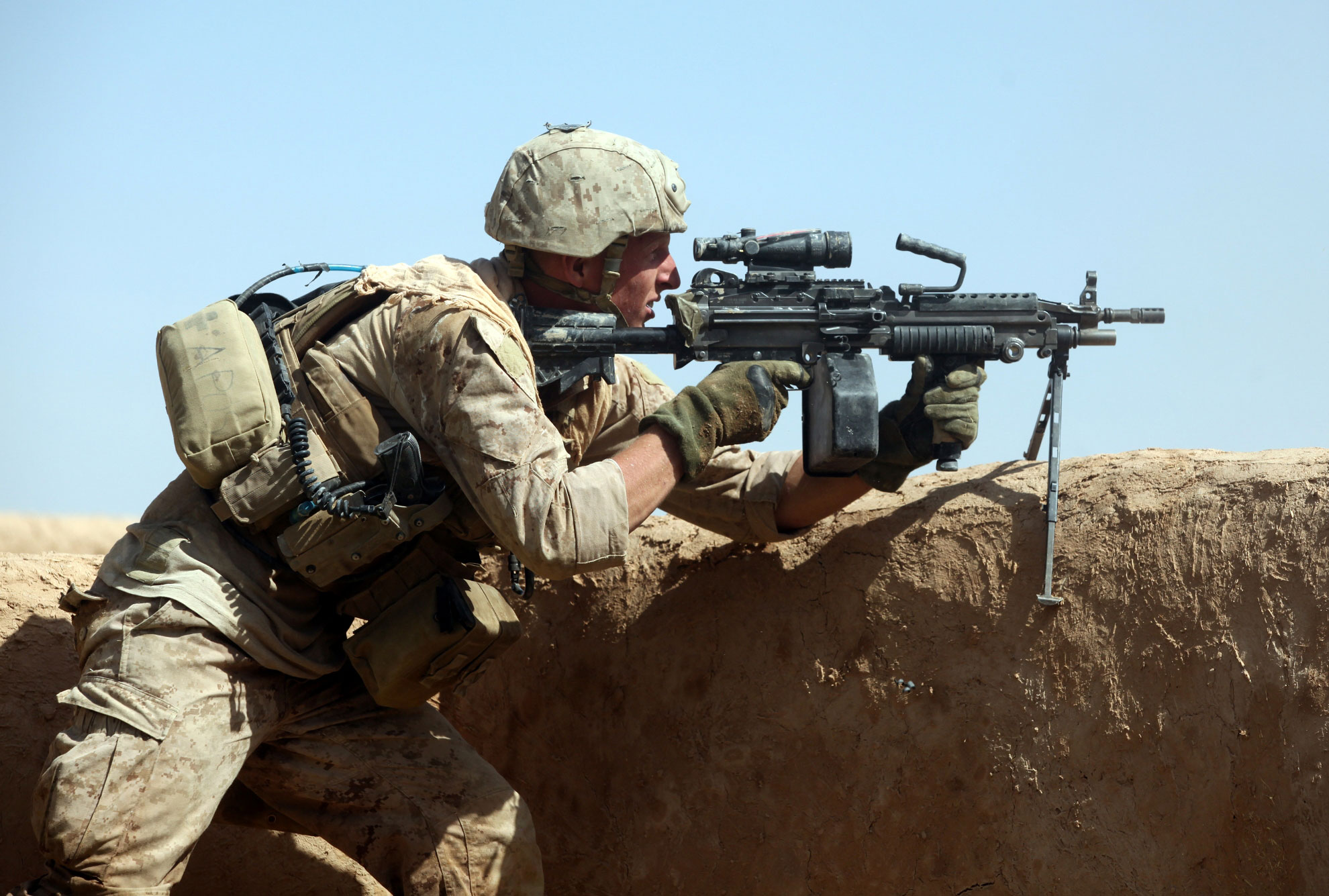 M249 SAW machine weapon gun military soldier e wallpaper 1980x1335