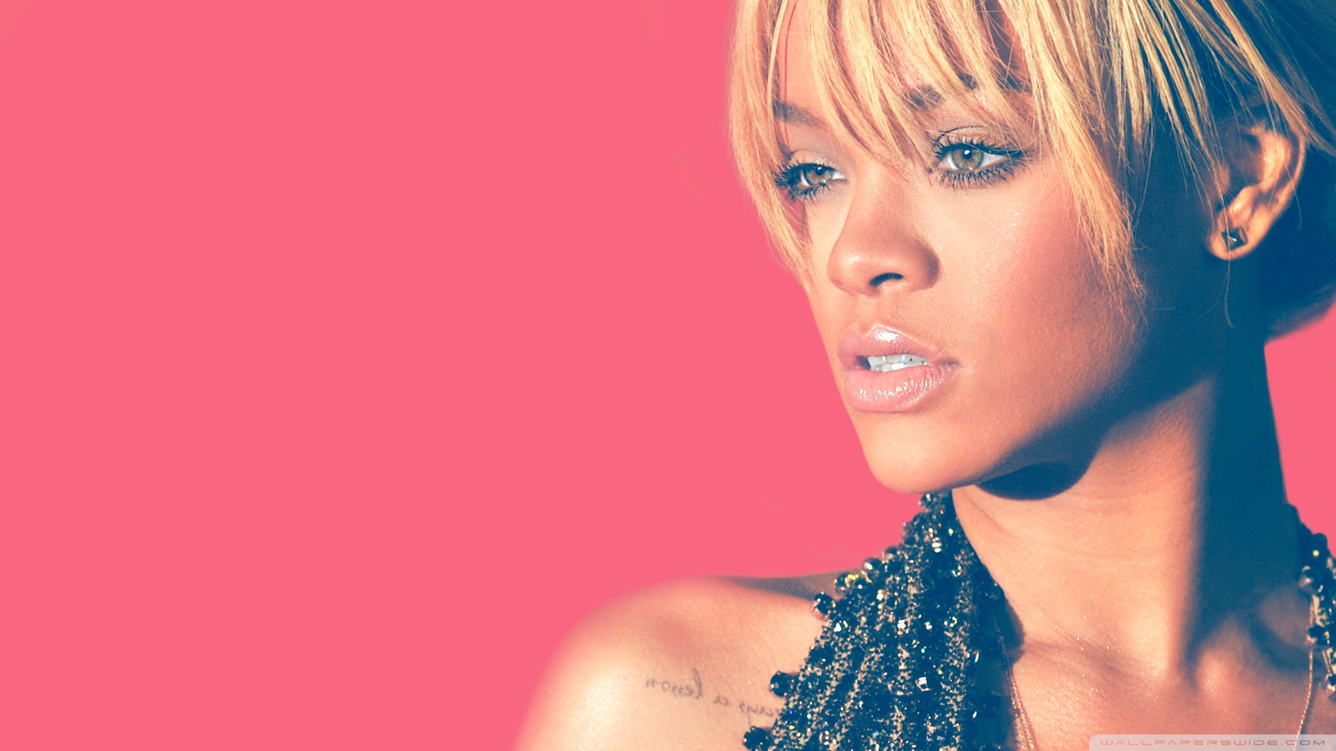 Rihanna Blonde Hair Wallpaper