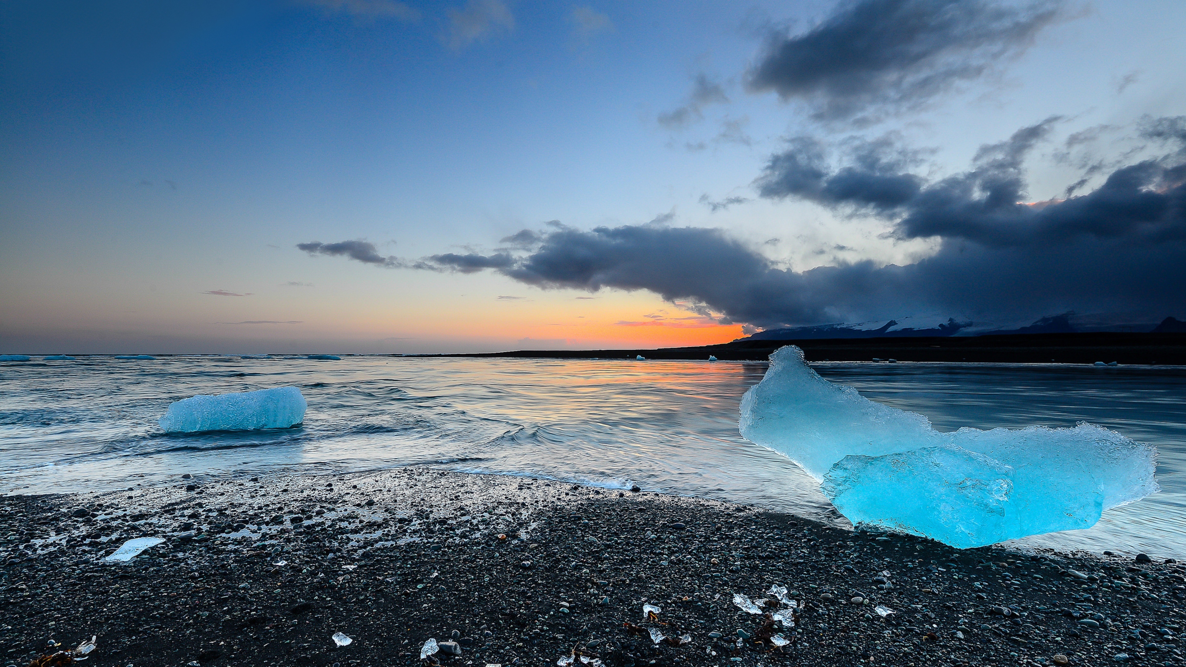 Hình nền Iceland – Một chuyến phiêu lưu qua những bức hình đẹp của Iceland. Bạn sẽ không muốn bỏ qua cơ hội để thư giãn với những bức tranh đẹp này, một món quà dành riêng cho tinh thần của bạn.