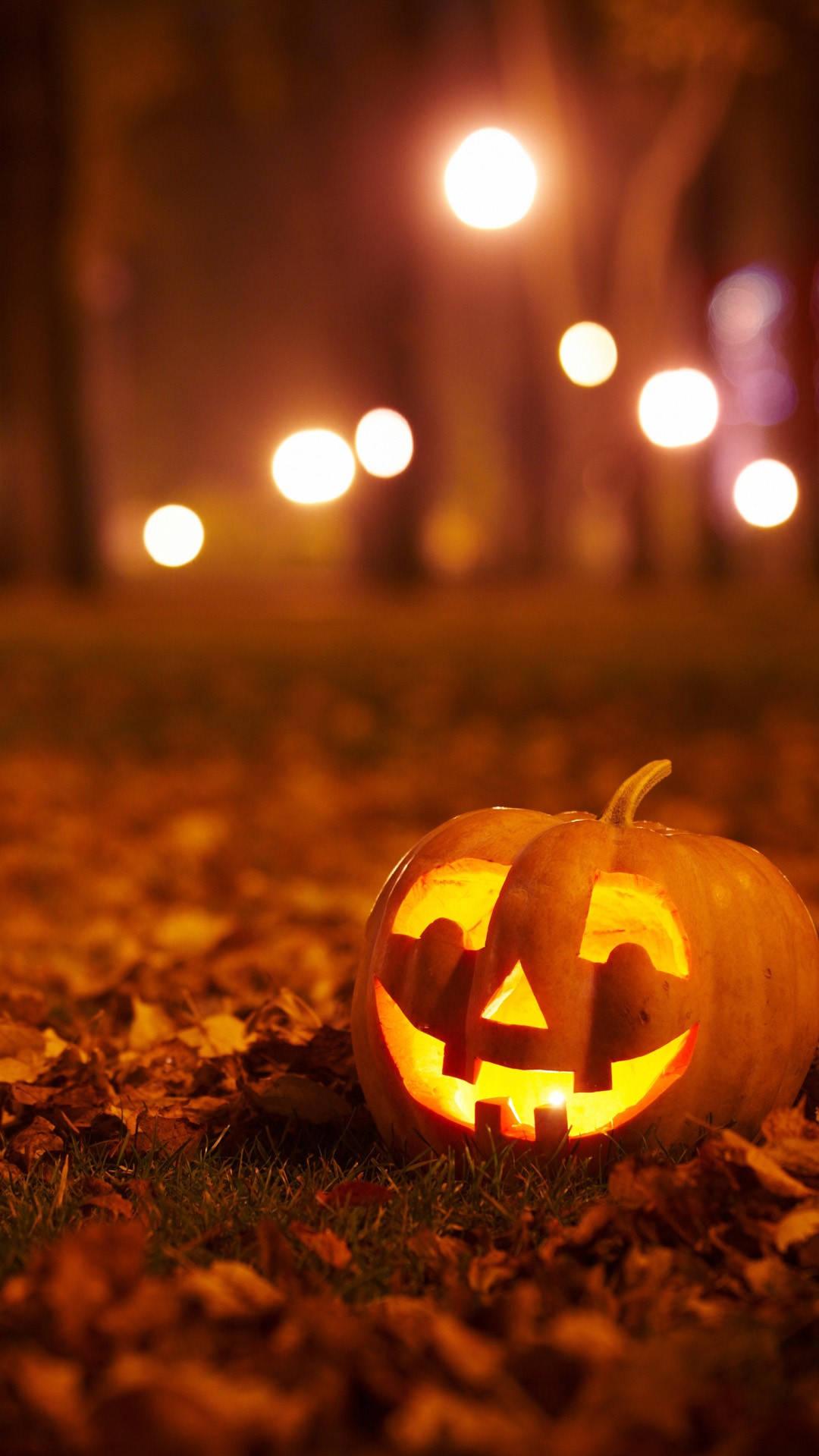 Download Glowing Pumpkin Halloween Iphone Wallpaper