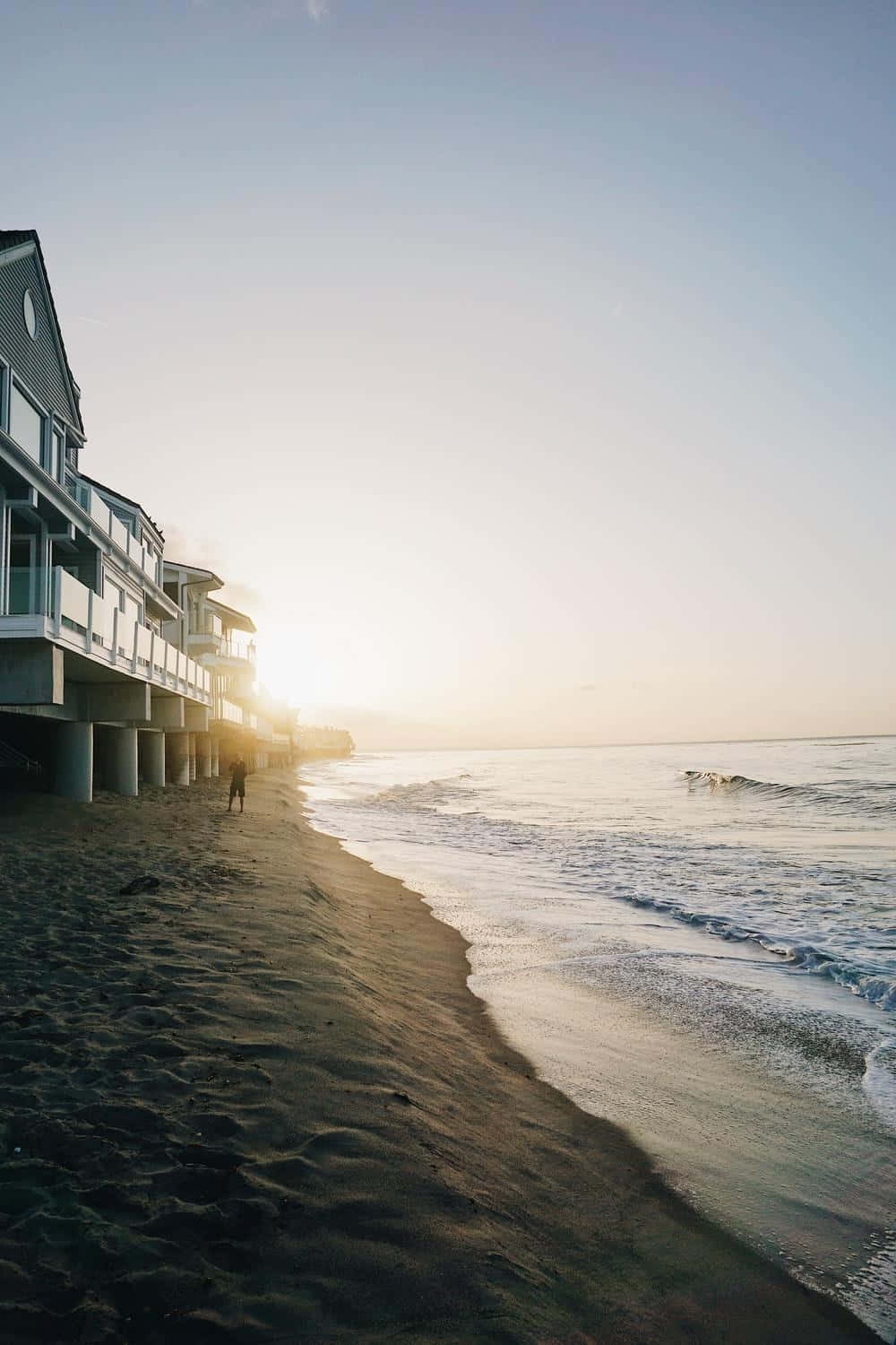 iPhone X Malibu Background With Beach House Wallpaper