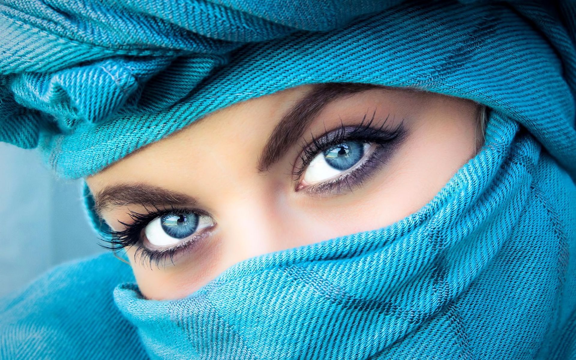 Best Attractive Woman With Veil In The Head A Over Blue Wallpaper