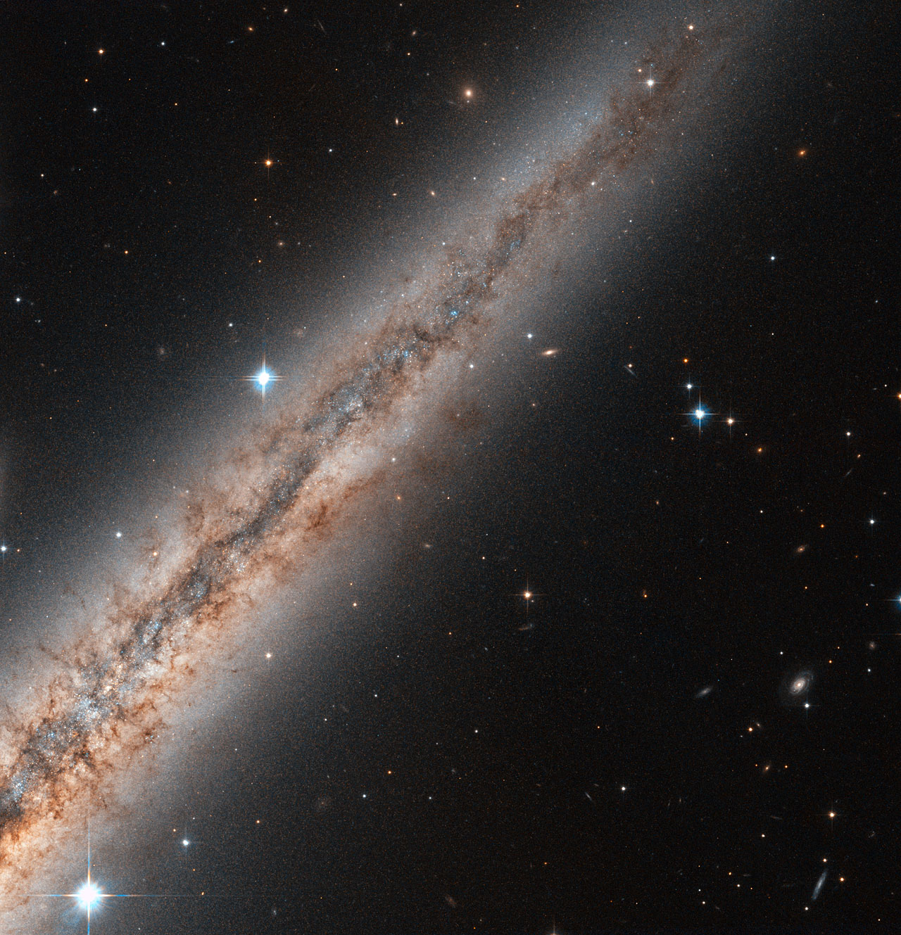Nasa Hubble Spies Edge On Beauty