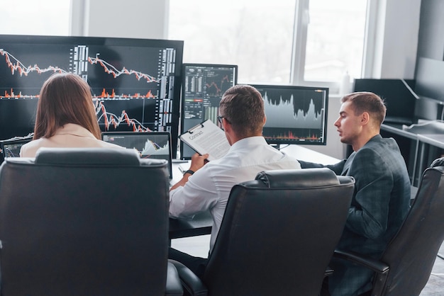 Stock Brokers Picture Wallpaper