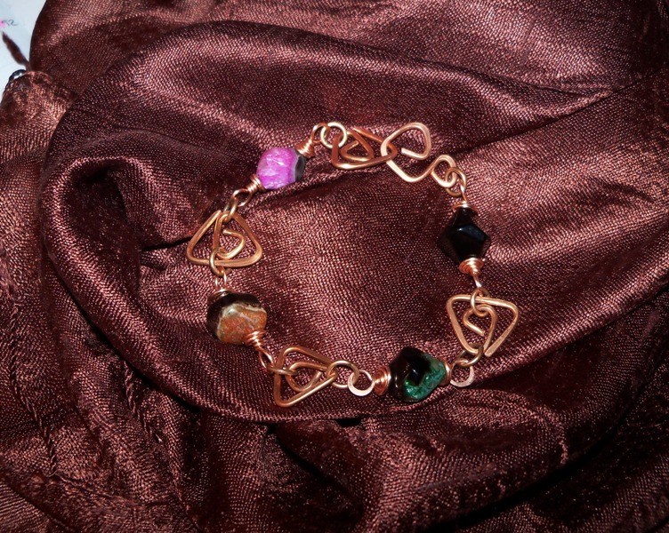 Hammered copper art deco roses agate bracelet by artefaccio on
